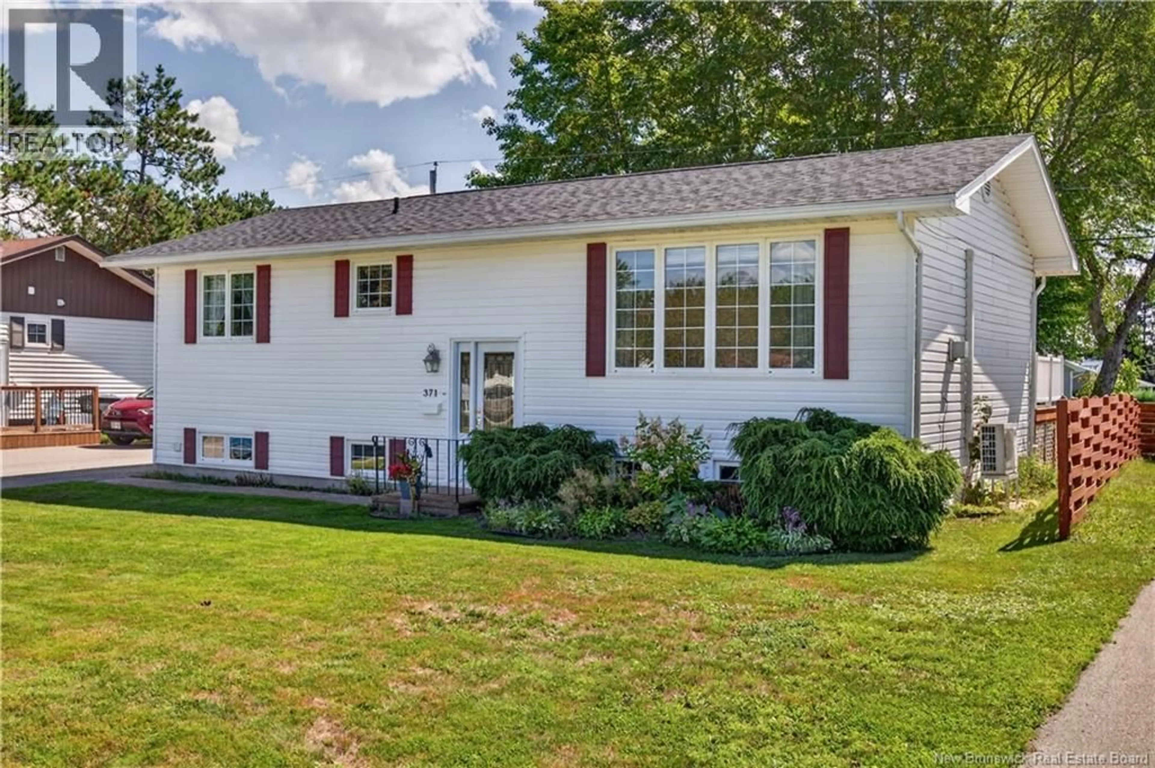 Home with vinyl exterior material, street for 371 HIGHPLAIN CRESCENT, Miramichi New Brunswick E1V1B3