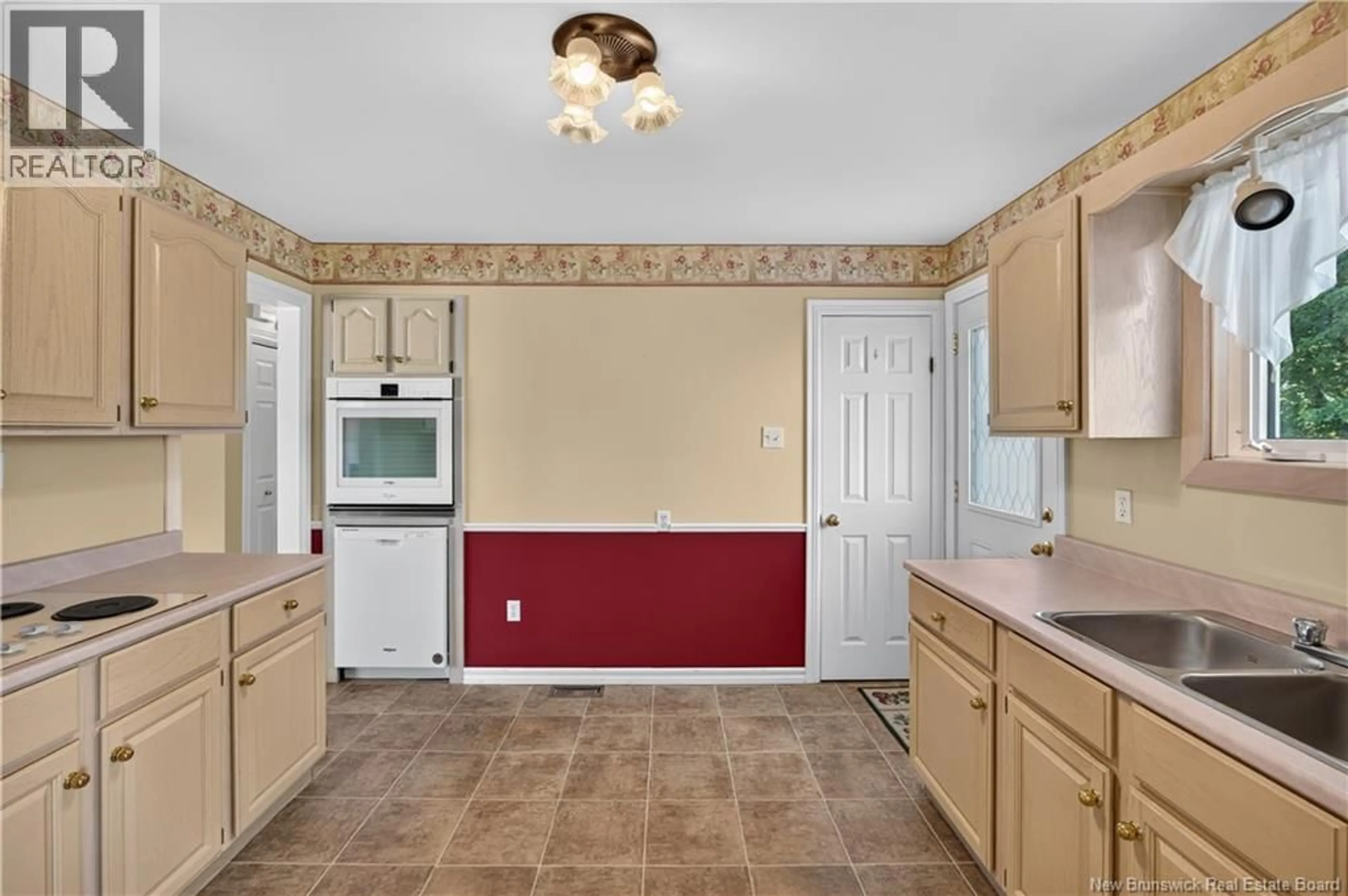Standard kitchen, ceramic/tile floor for 371 HIGHPLAIN CRESCENT, Miramichi New Brunswick E1V1B3