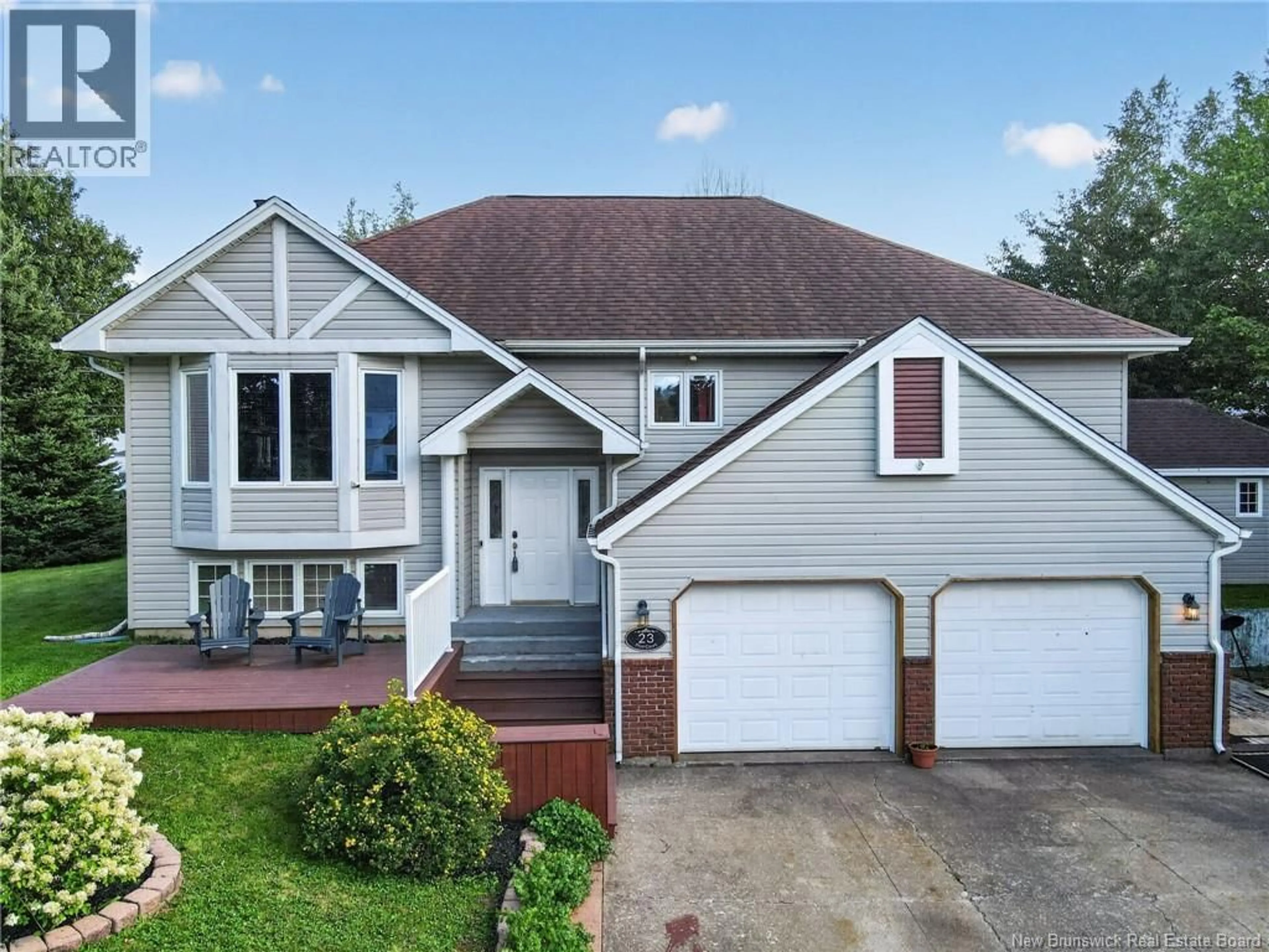 Home with vinyl exterior material, street for 23 FLINT COURT, Moncton New Brunswick E1G2E6