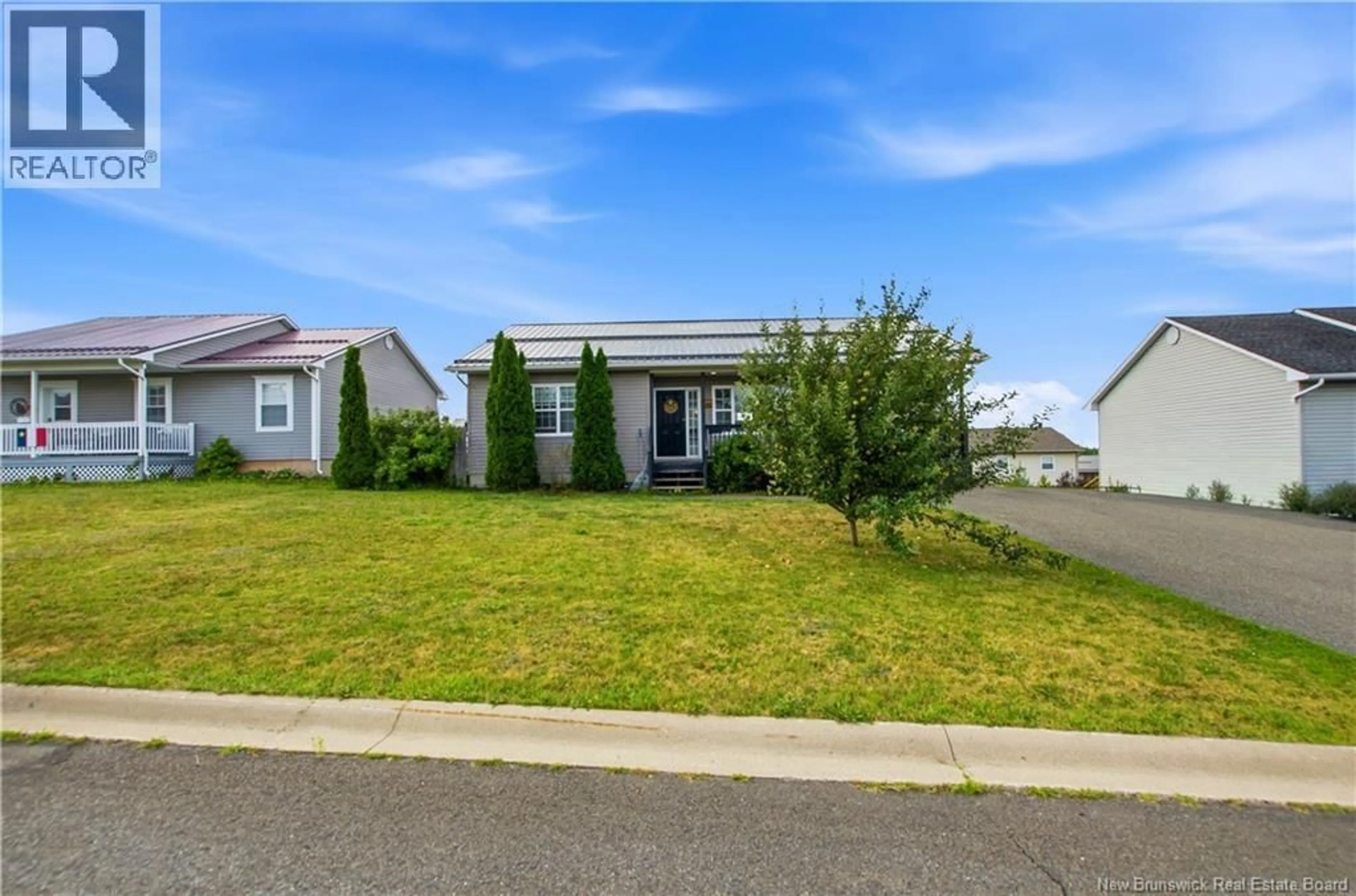 Home with vinyl exterior material, street for 16 KNOWLTON CRESCENT, Oromocto New Brunswick E2V4S8