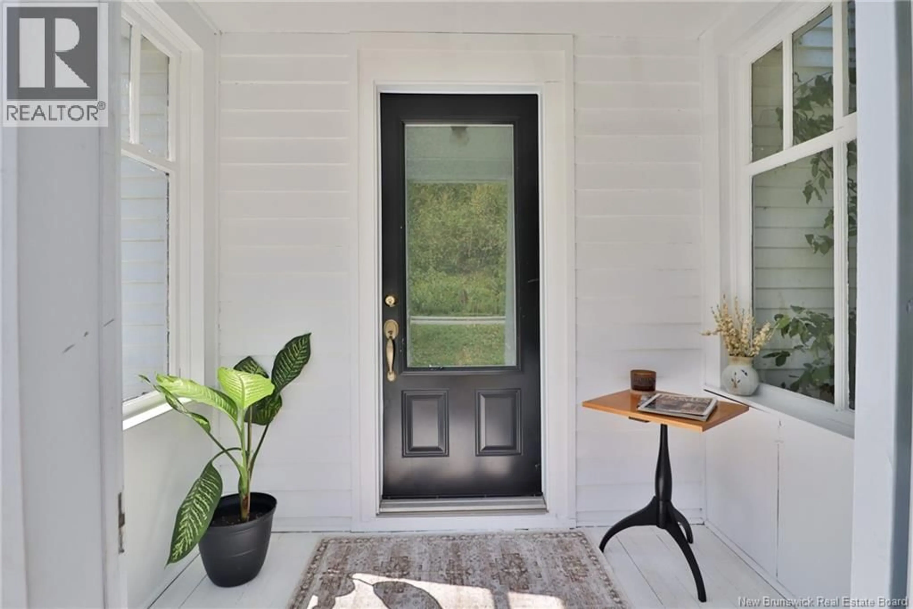 Indoor entryway for 86 KENNEBECASIS RIVER ROAD, Hampton New Brunswick E5N6L2