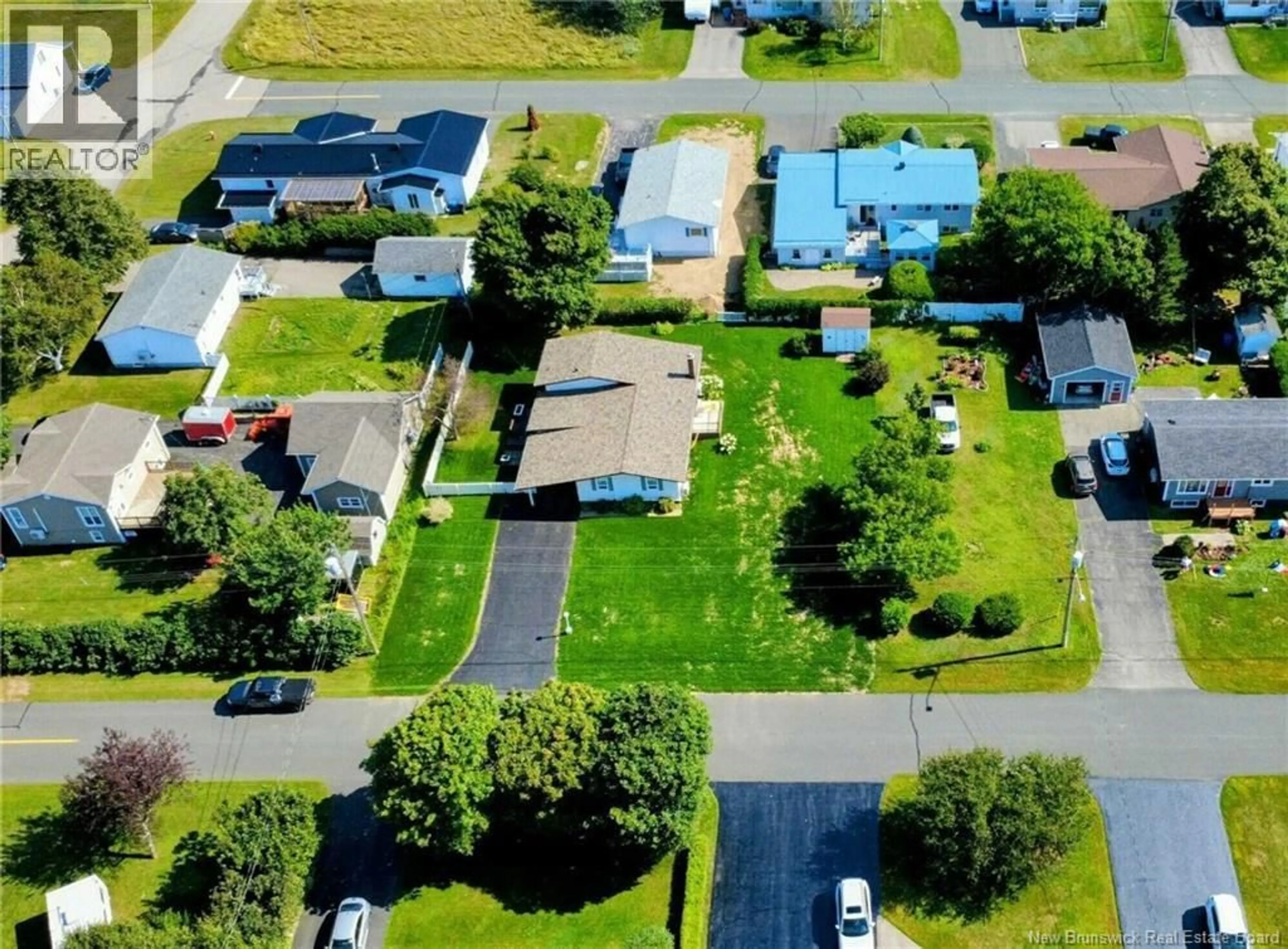 A pic from outside/outdoor area/front of a property/back of a property/a pic from drone, street for 264 RUE ALLARD STREET, Caraquet New Brunswick E1W1A6