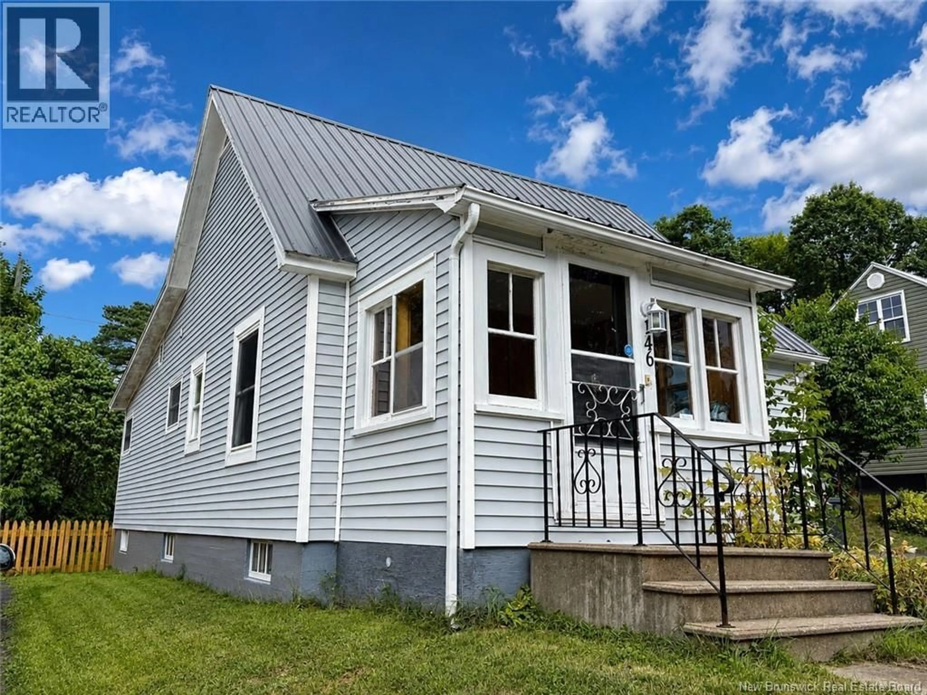 Home with vinyl exterior material, building for 146 ST. JAMES STREET, Woodstock New Brunswick E7M2T7