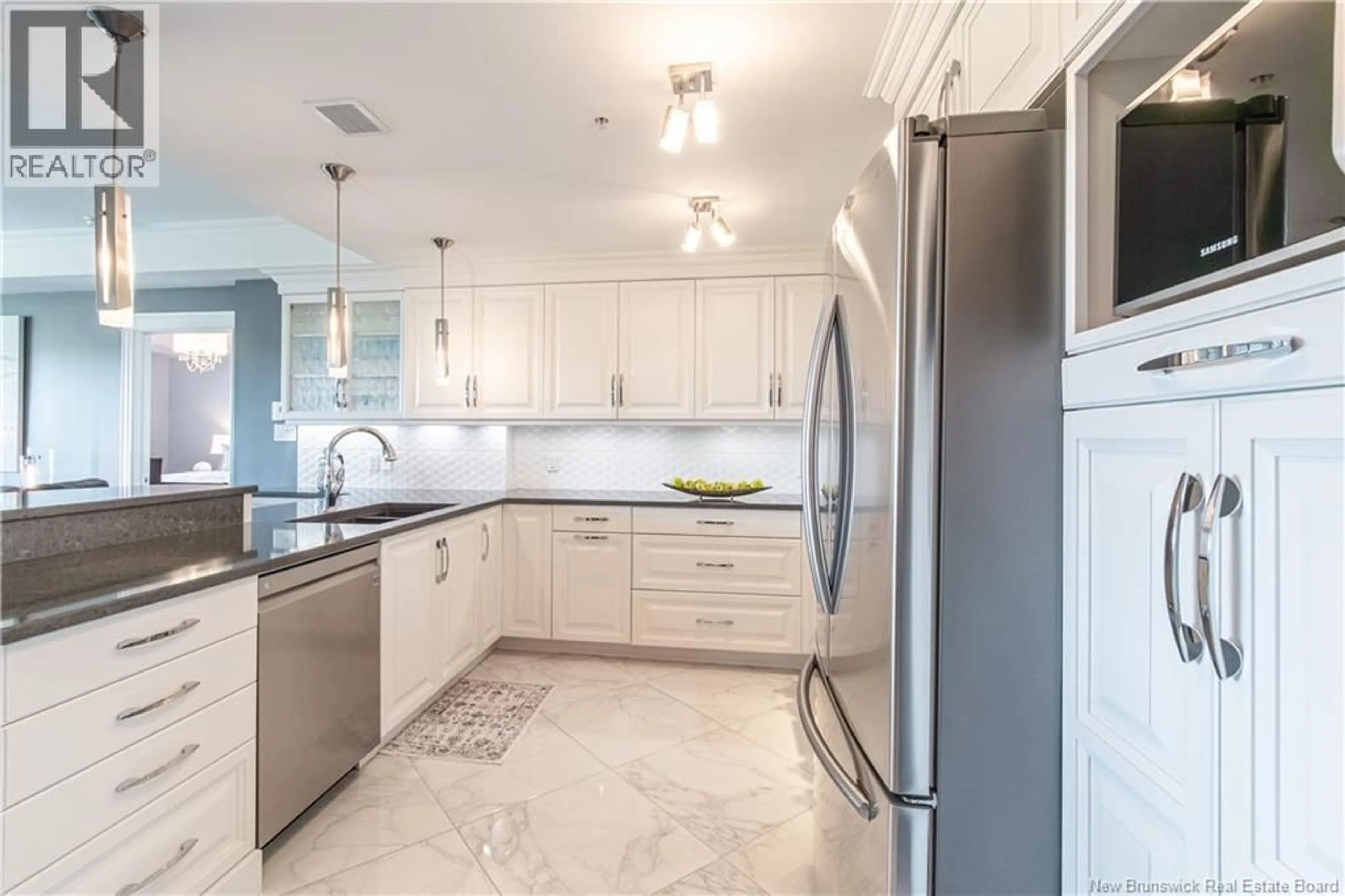 Contemporary kitchen, ceramic/tile floor for 204 - 185 ROYAL OAKS BOULEVARD, Moncton New Brunswick E1H2P7