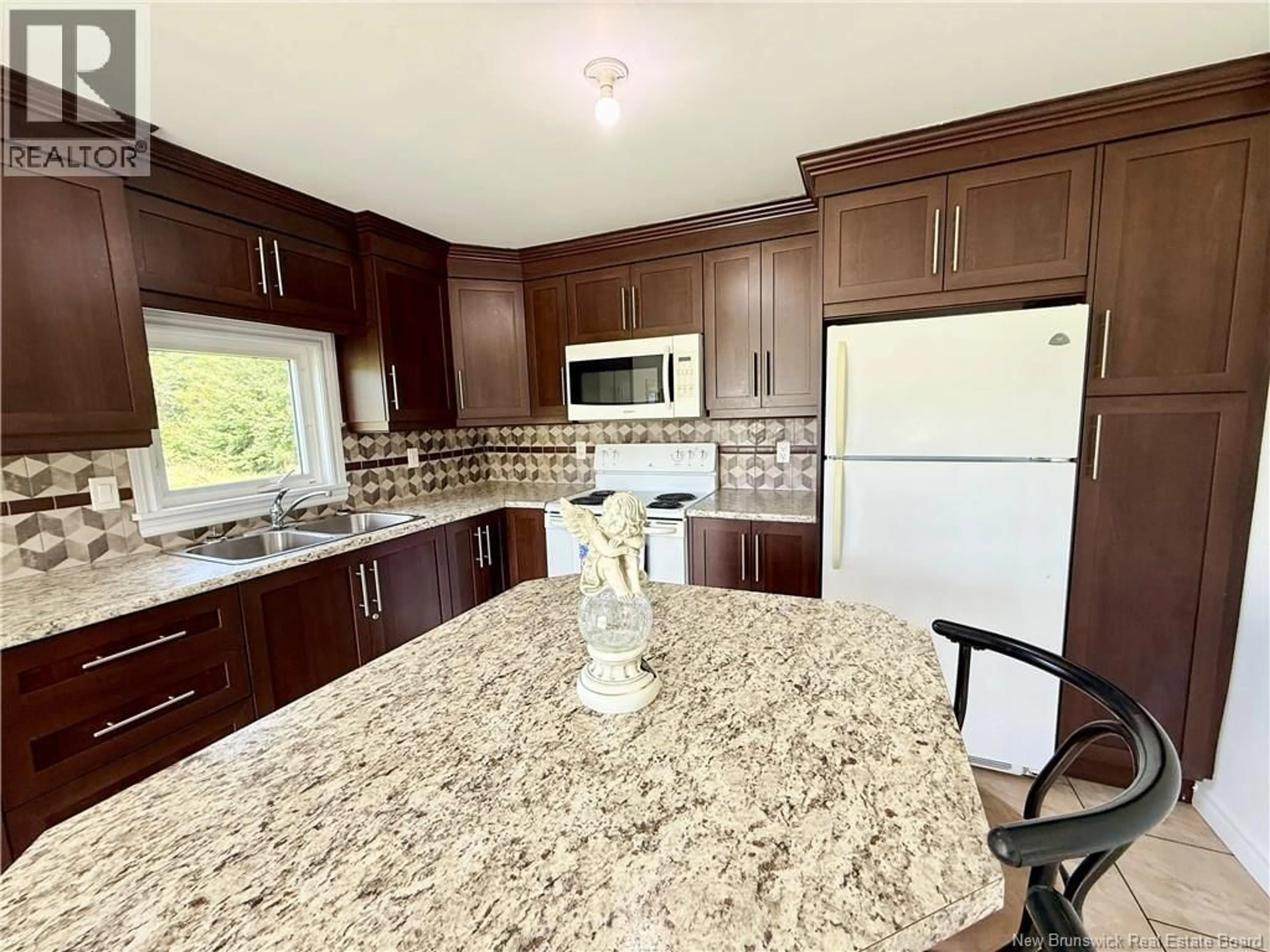 Open concept kitchen, ceramic/tile floor for 300 CHEMIN MADRAN, Madran New Brunswick E8J2L1