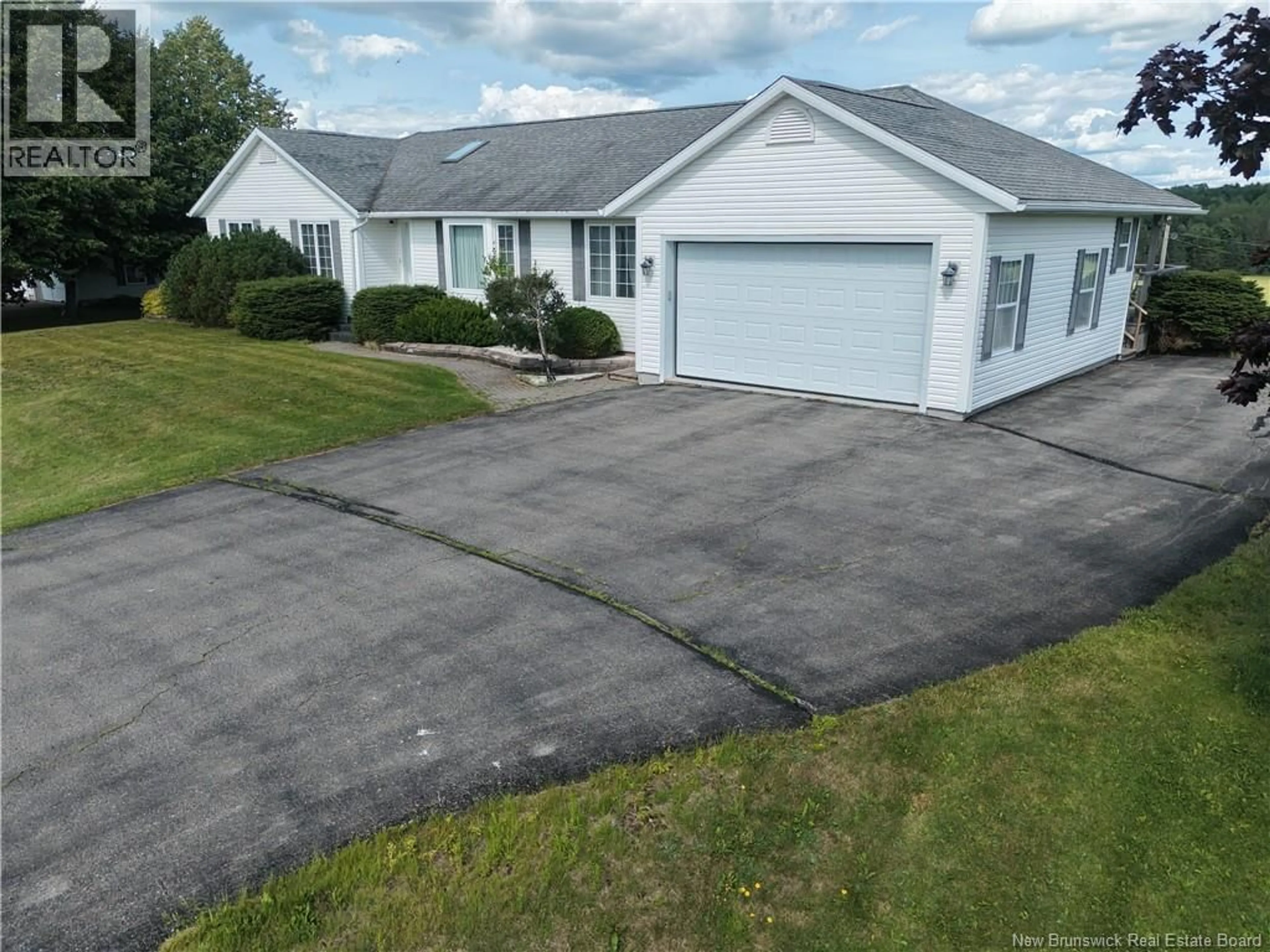 A pic from outside/outdoor area/front of a property/back of a property/a pic from drone, street for 36 MEREDITH DRIVE, Sussex Corner New Brunswick E4E2T7