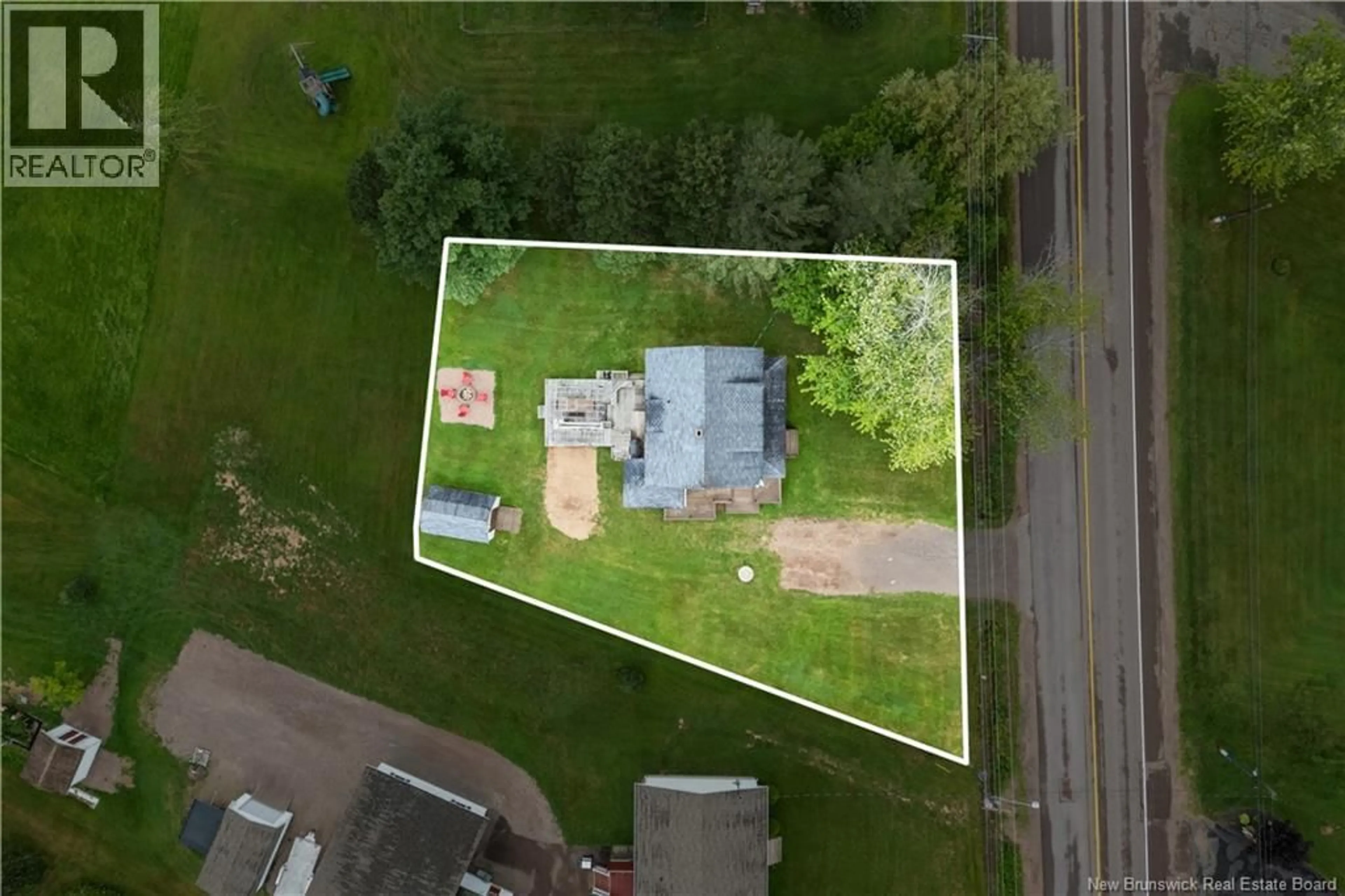 A pic from outside/outdoor area/front of a property/back of a property/a pic from drone, building for 381 LA VALLÉE ROAD, Memramcook New Brunswick E4K3C5