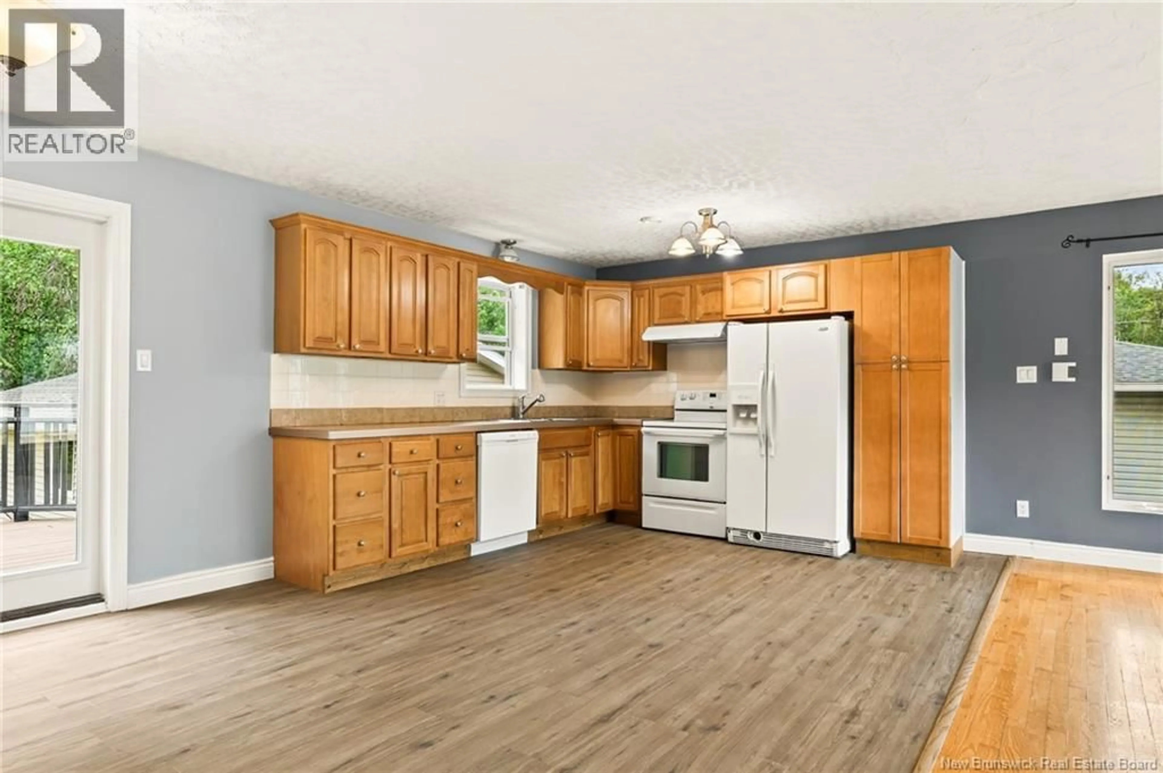 Standard kitchen, wood/laminate floor for 183 THOMAS, Dieppe New Brunswick E1A2C3