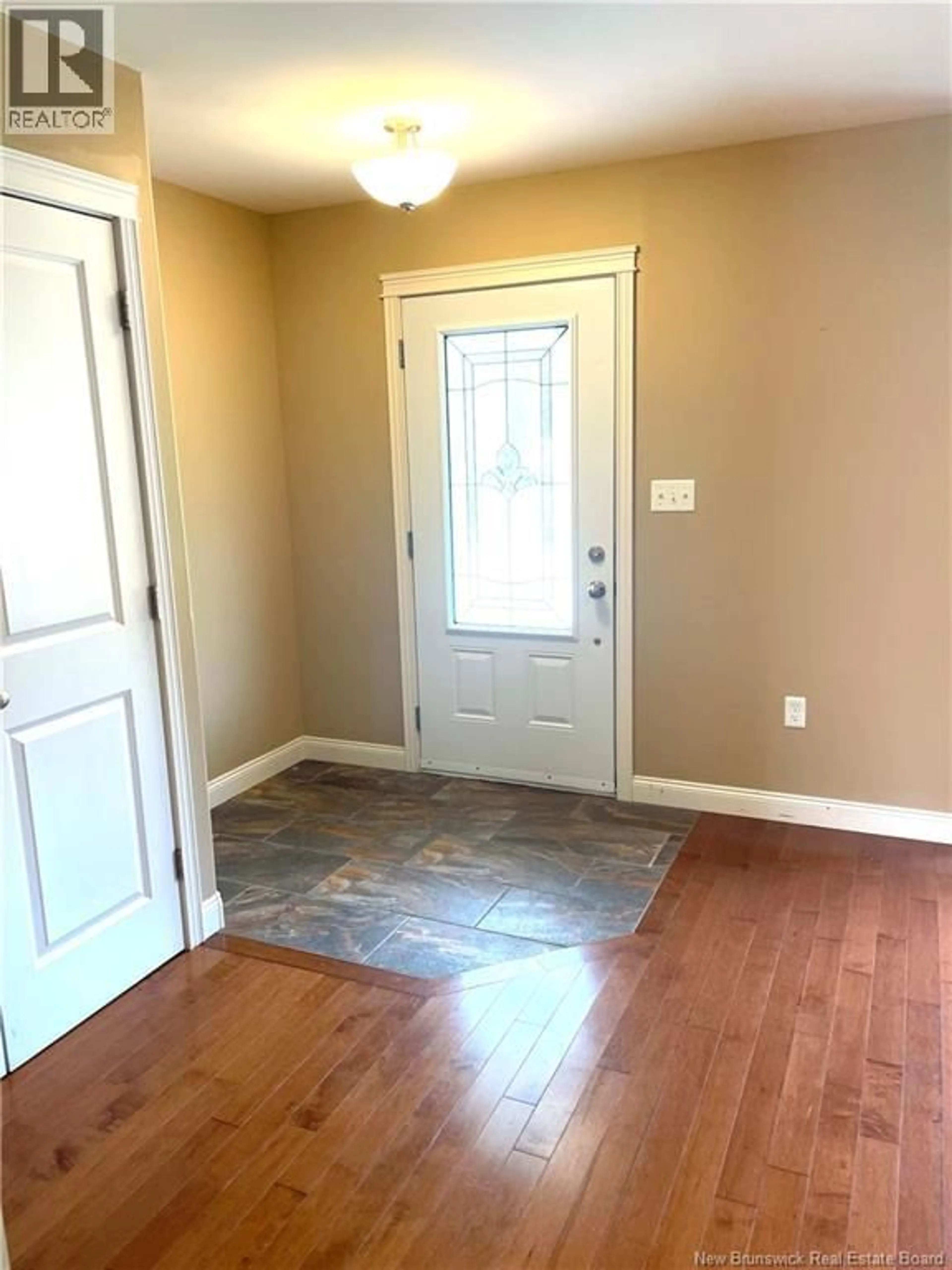 Indoor entryway for 7 KIERRA, Fredericton New Brunswick E3A6S3