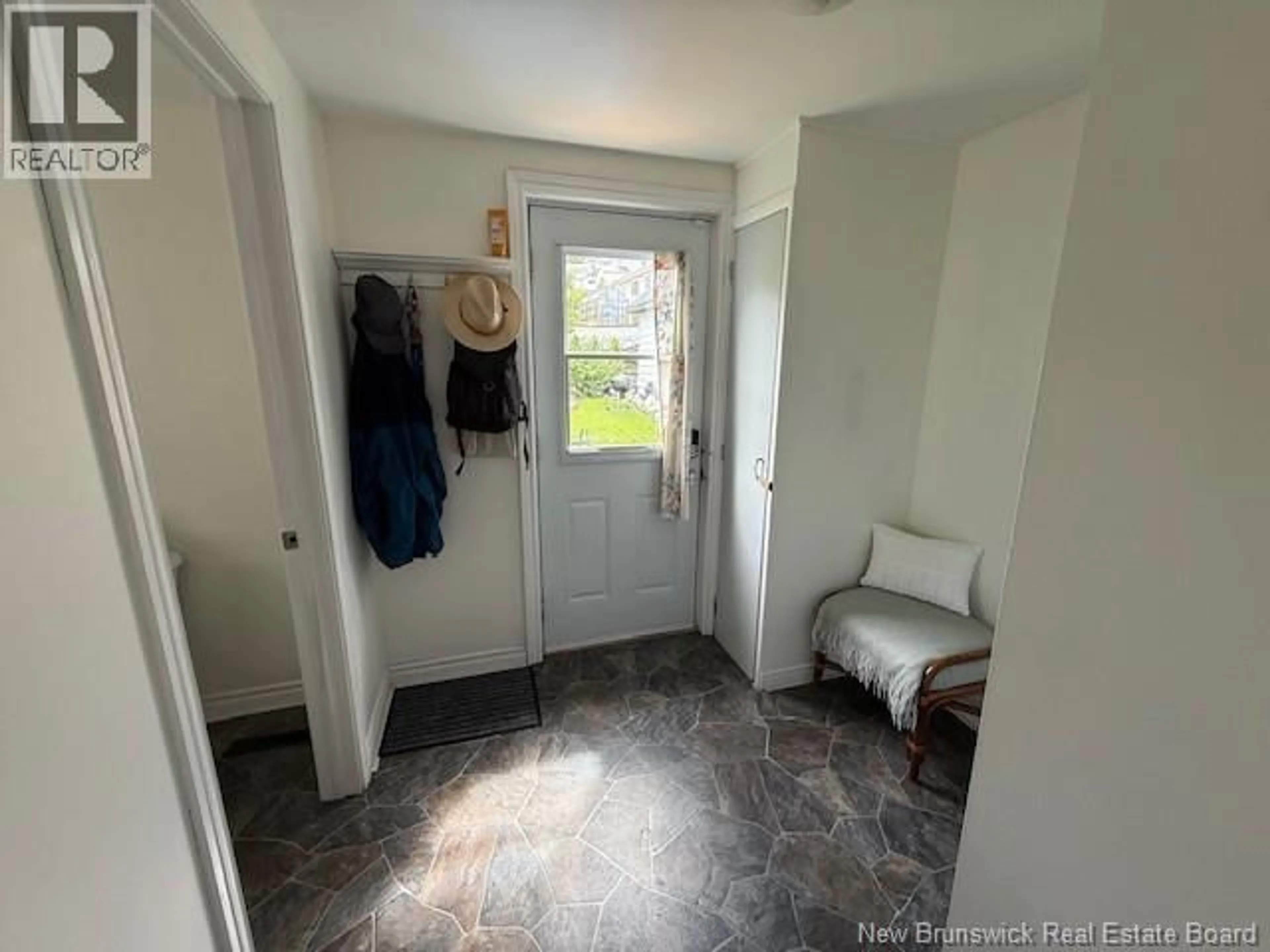 Indoor entryway for 388 VICTORIA STREET, Dalhousie New Brunswick E8C2S4