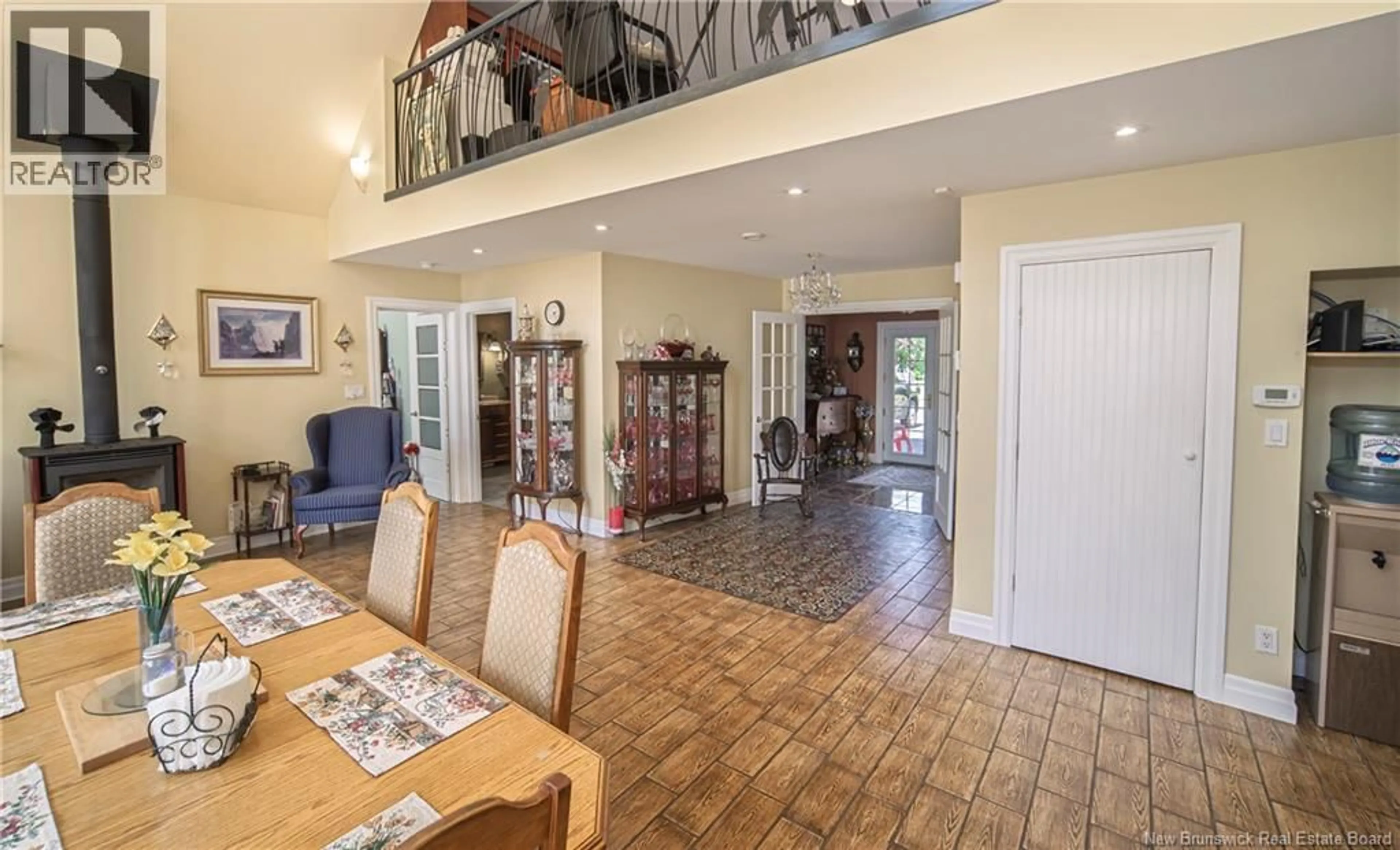 Indoor foyer for 380 ROUTE 105, Maugerville New Brunswick E3A8G3