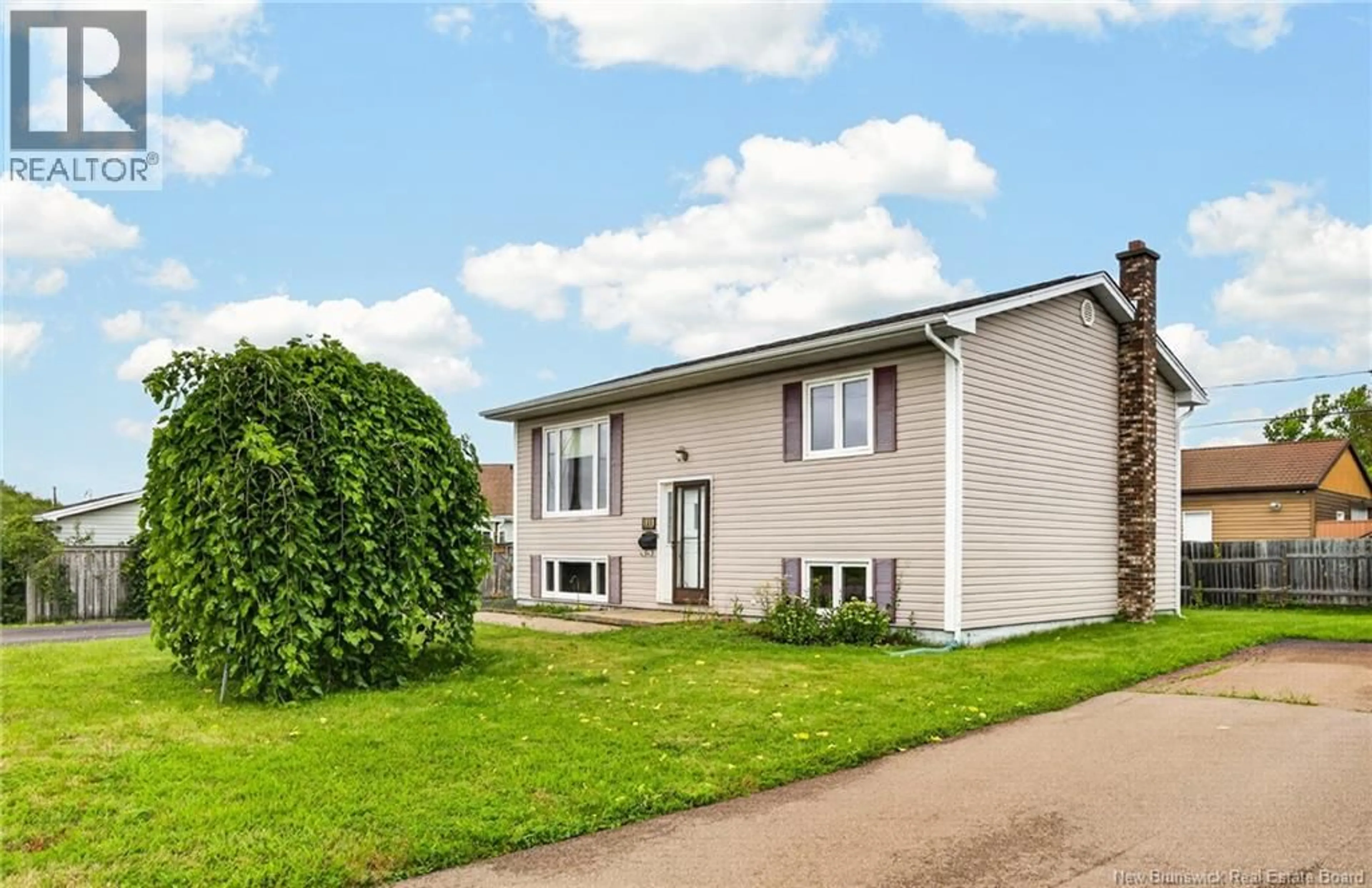 Home with vinyl exterior material, street for 135 VIRGINIA, Dieppe New Brunswick E1A5N3