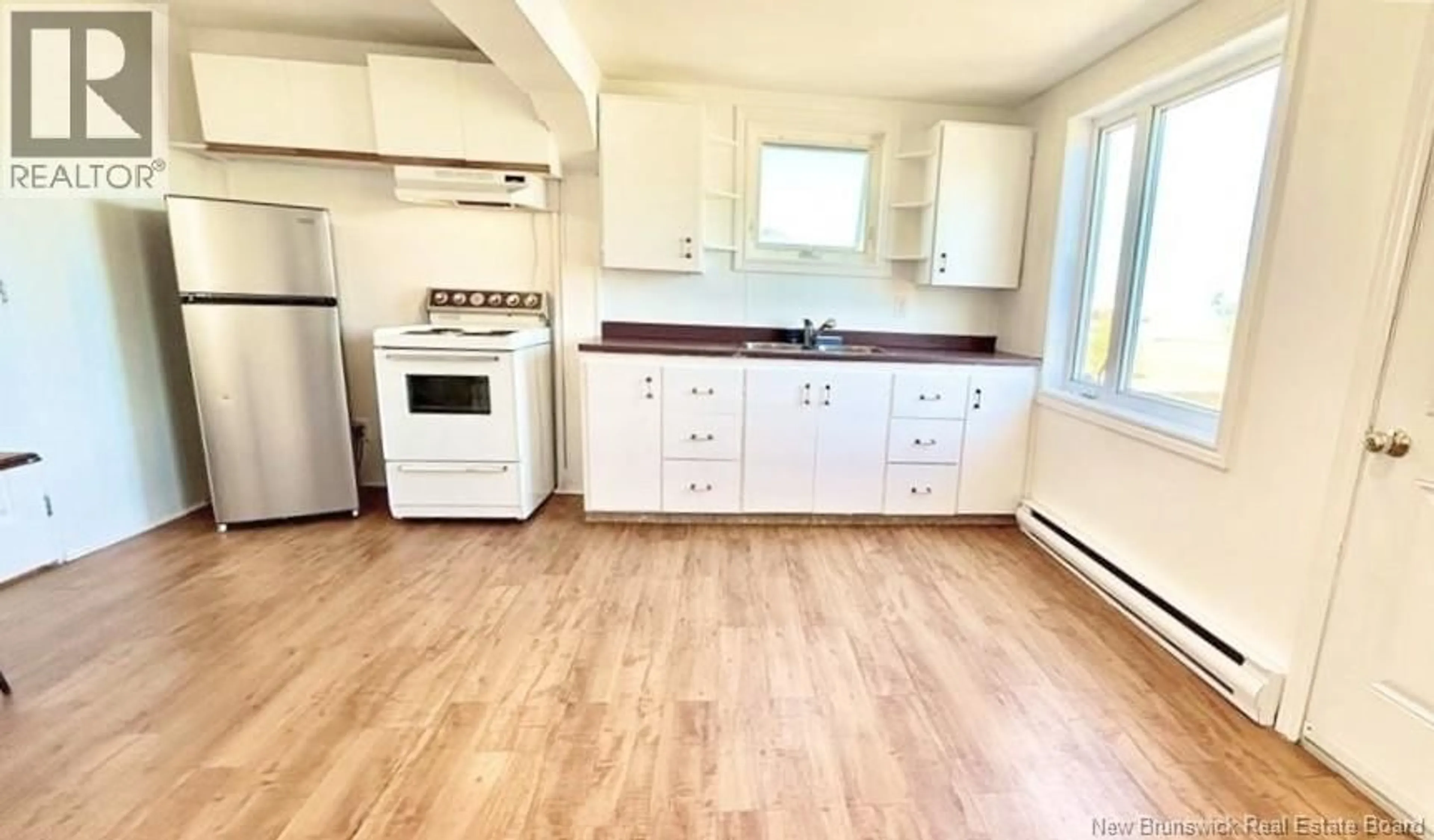 Standard kitchen, wood/laminate floor for 9762 NB-145, Pokesudie New Brunswick E1W5S8