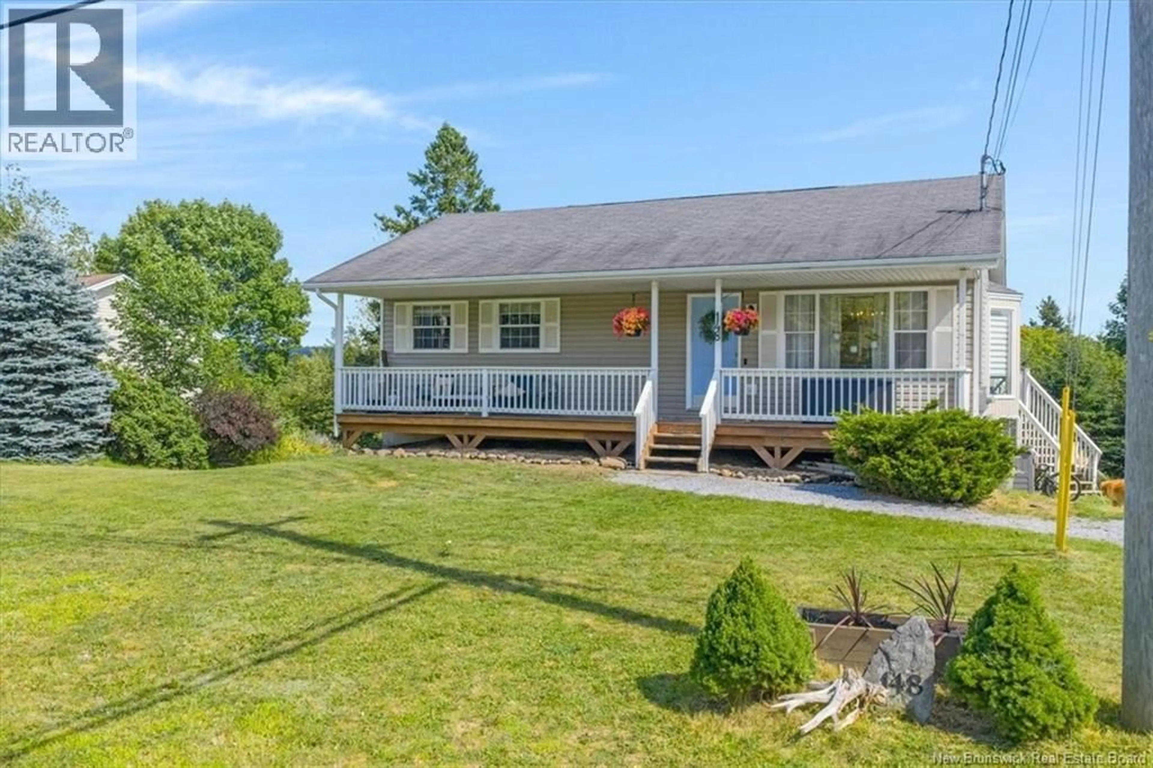 A pic from outside/outdoor area/front of a property/back of a property/a pic from drone, water/lake/river/ocean view for 148 GONDOLA BLVD, Quispamsis New Brunswick E2E1J3