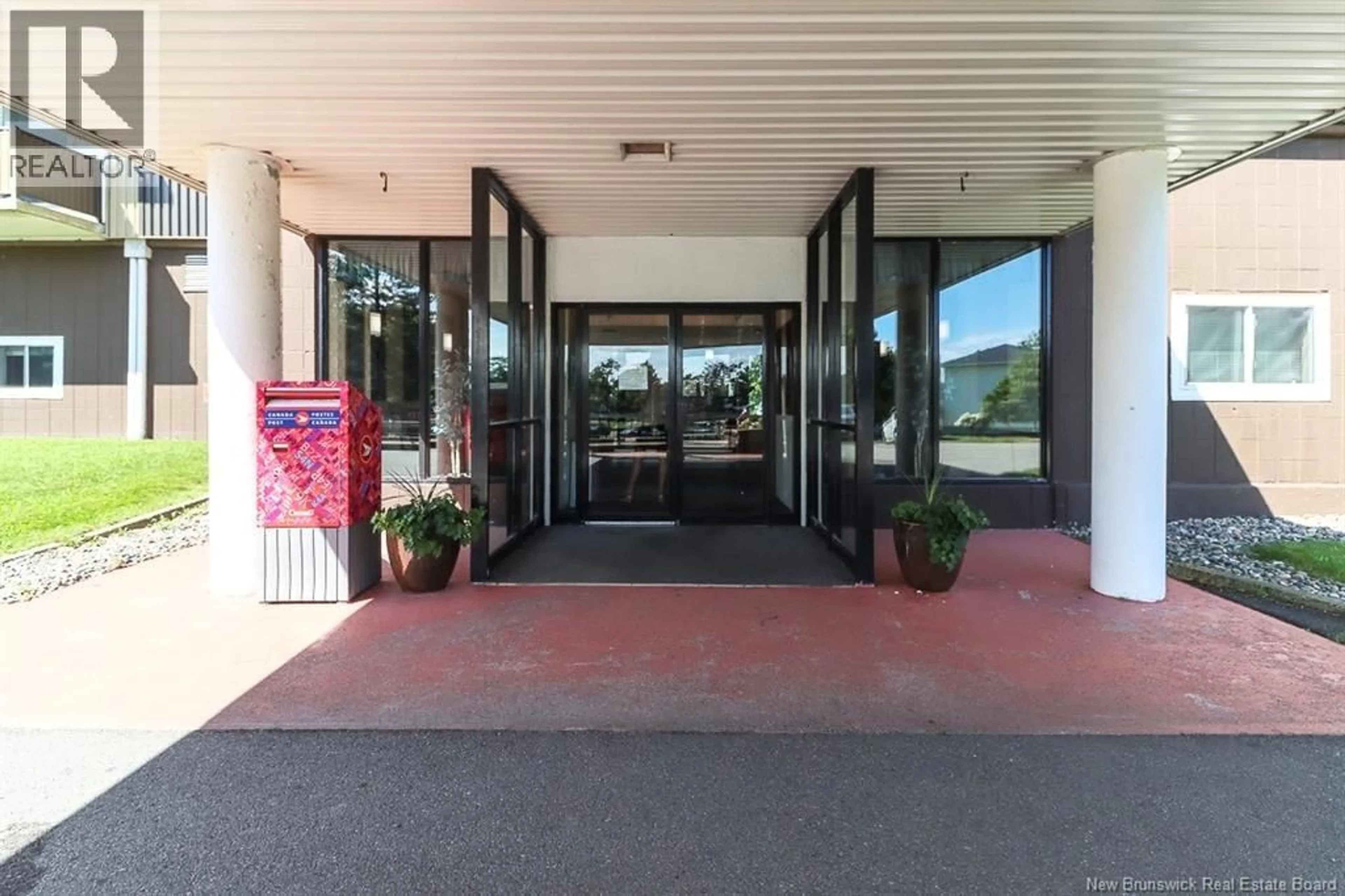 Indoor foyer for 909 - 310 WOODWARD, Saint John New Brunswick E2K2L1