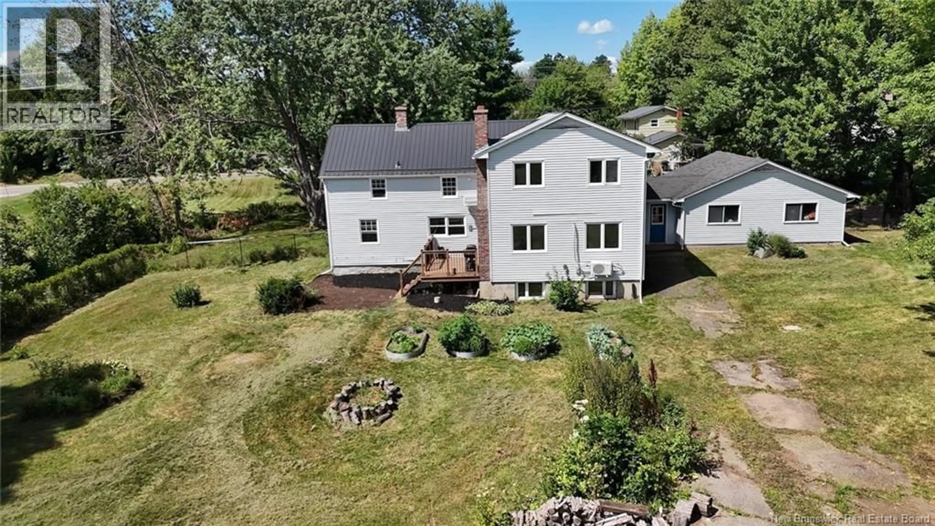 A pic from outside/outdoor area/front of a property/back of a property/a pic from drone, unknown for 383 NEW MARYLAND HWY, New Maryland New Brunswick E3C2H5
