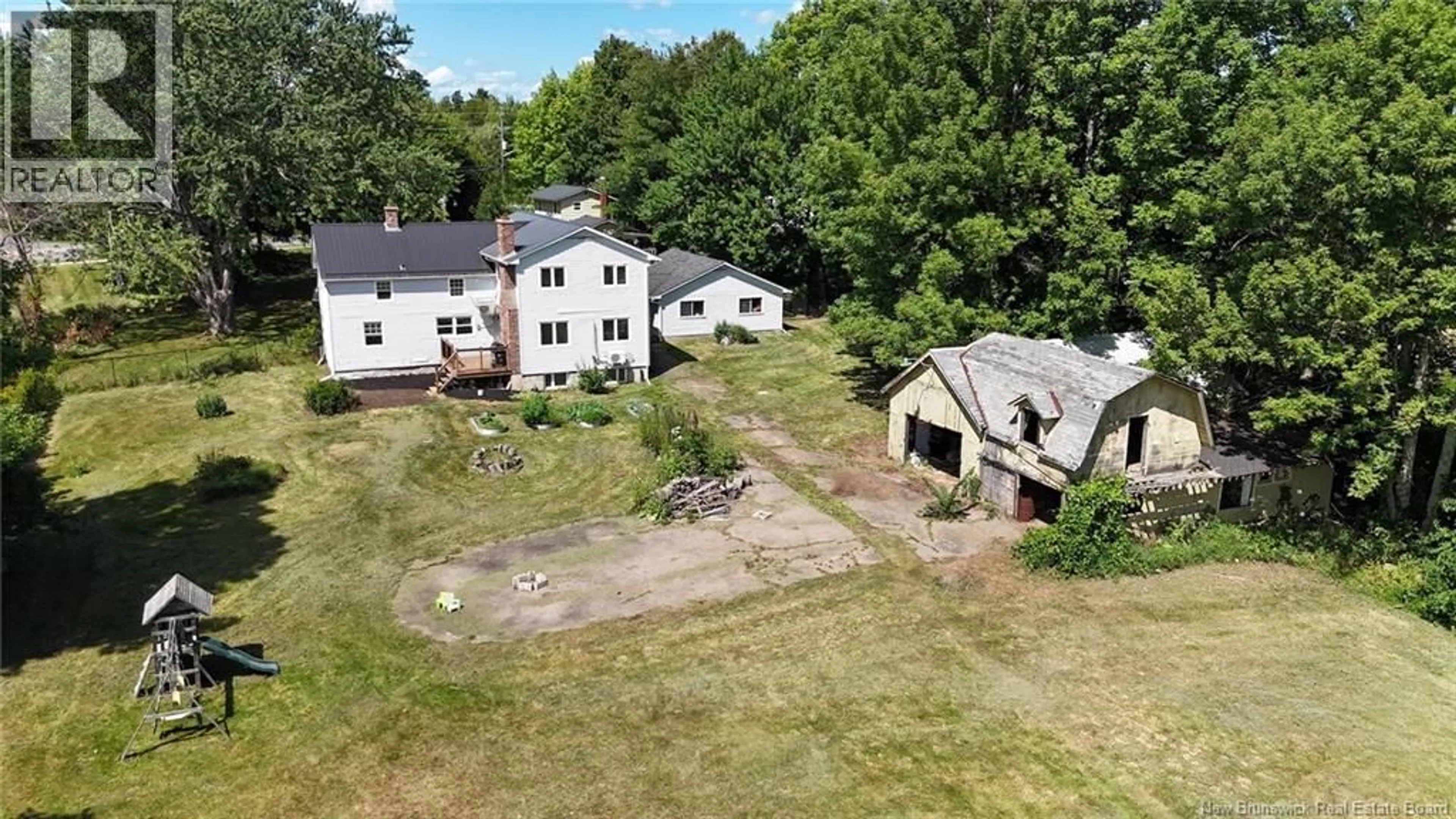 A pic from outside/outdoor area/front of a property/back of a property/a pic from drone, building for 383 NEW MARYLAND HWY, New Maryland New Brunswick E3C2H5