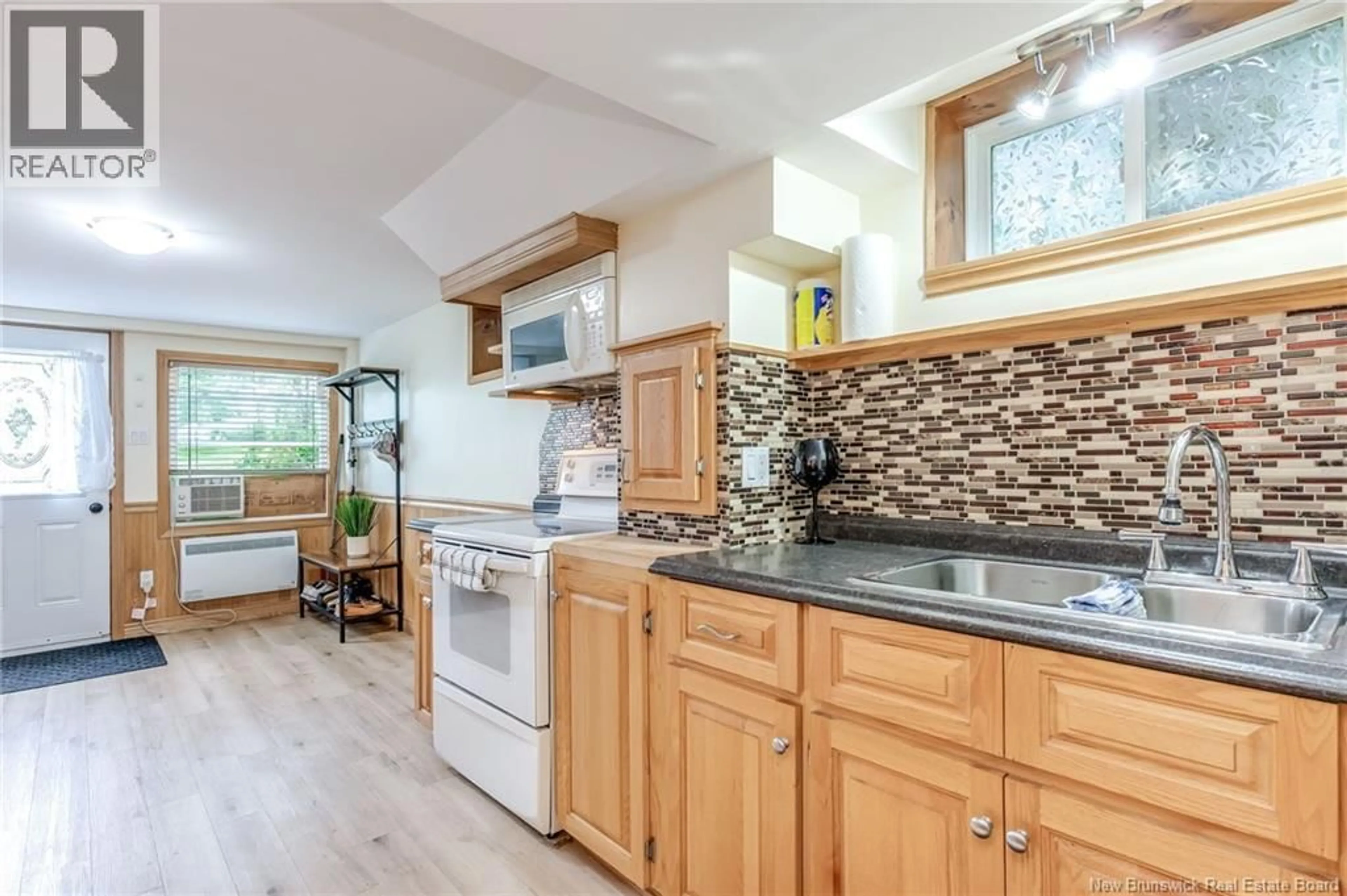 Open concept kitchen, unknown for 40 CHARLES STREET, Saint John New Brunswick E2J3P7