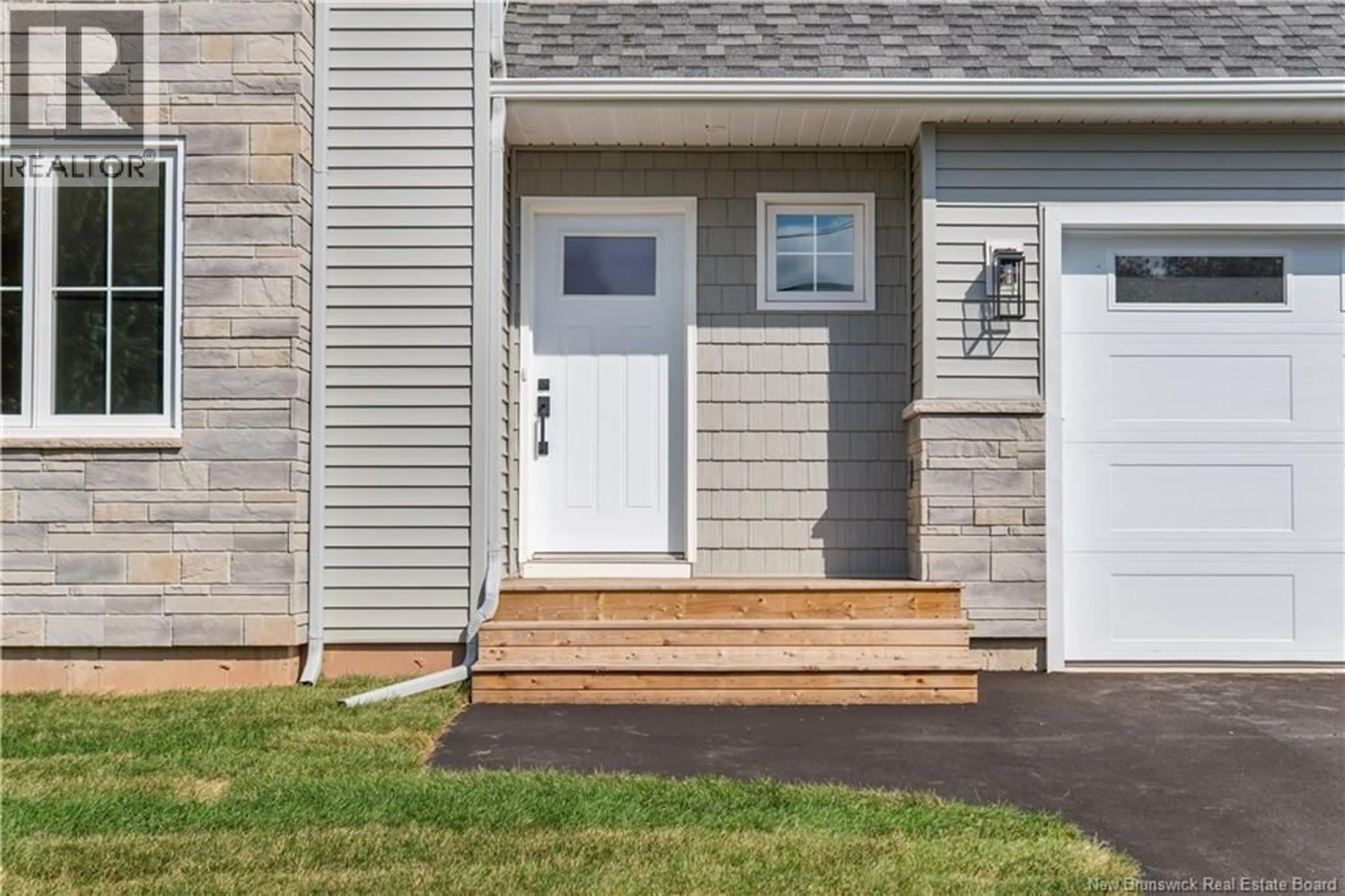Home with vinyl exterior material, street for 210 BREAUX BRIDGE, Shediac New Brunswick E4P0Y3