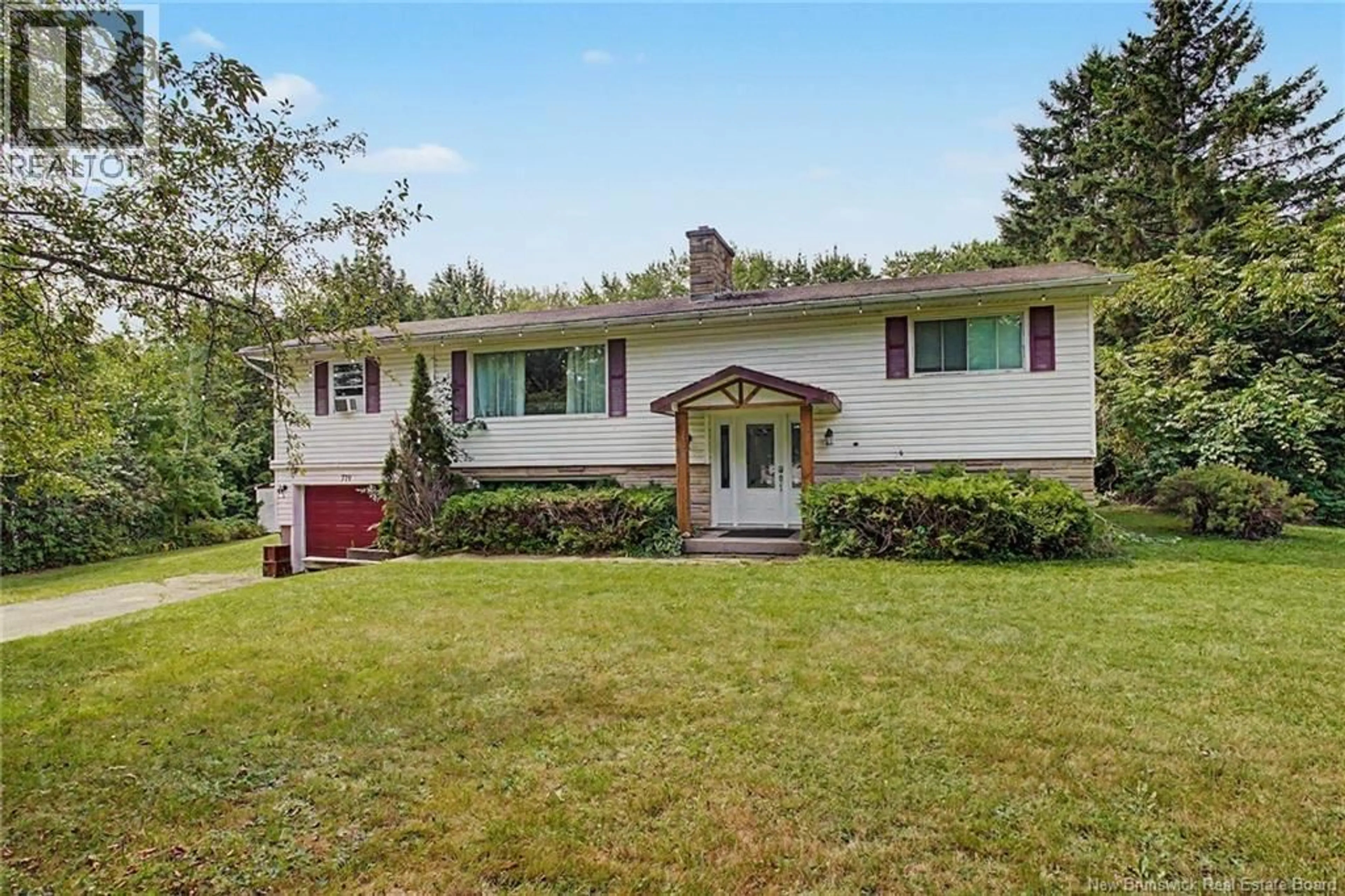Home with vinyl exterior material, street for 719 GLENGARRY PLACE, Fredericton New Brunswick E3B5Z8