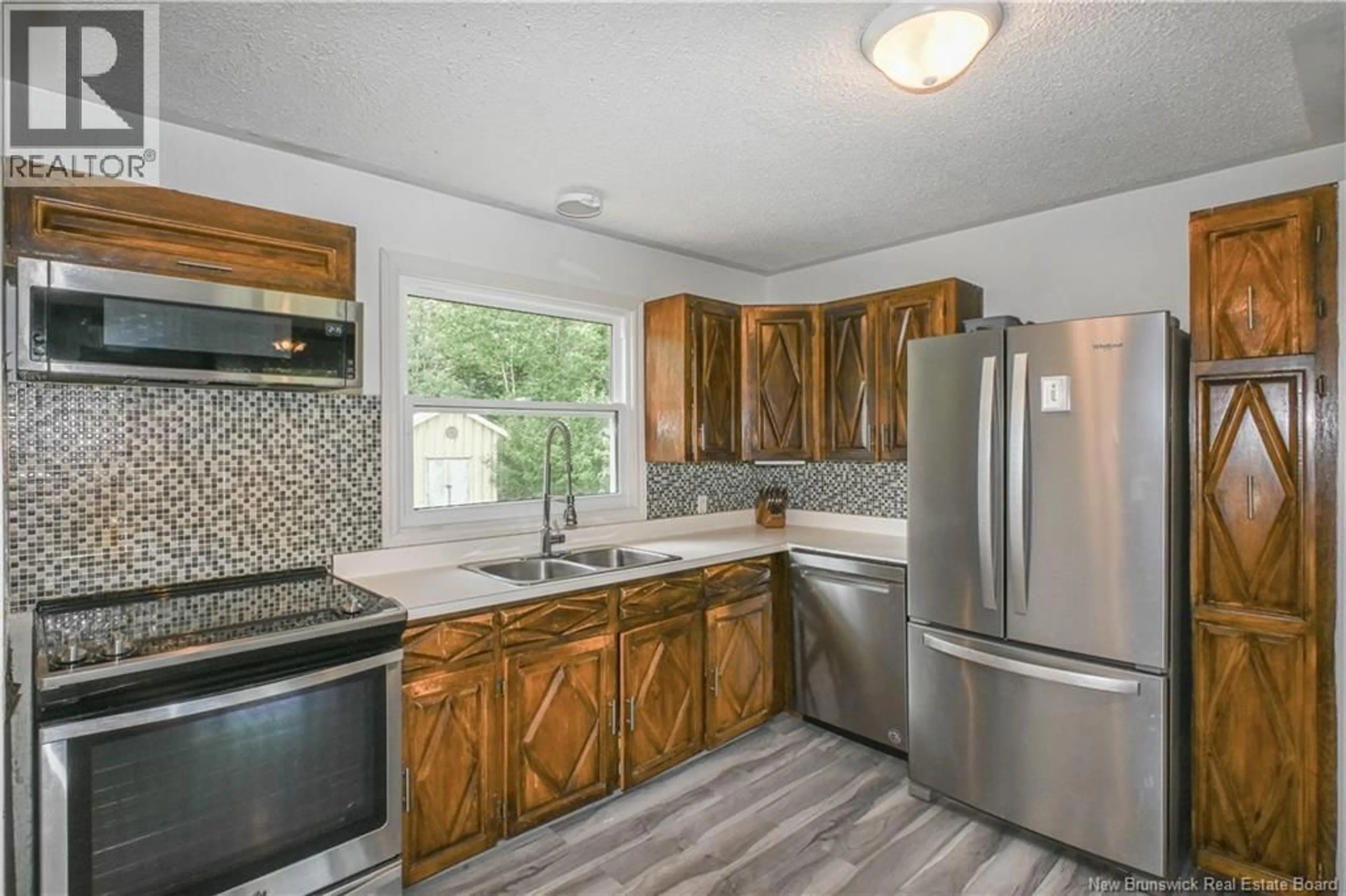 Standard kitchen, unknown for 564 SAINT-JOSEPH BOULEVARD, Saint-Léolin New Brunswick E8N2N1