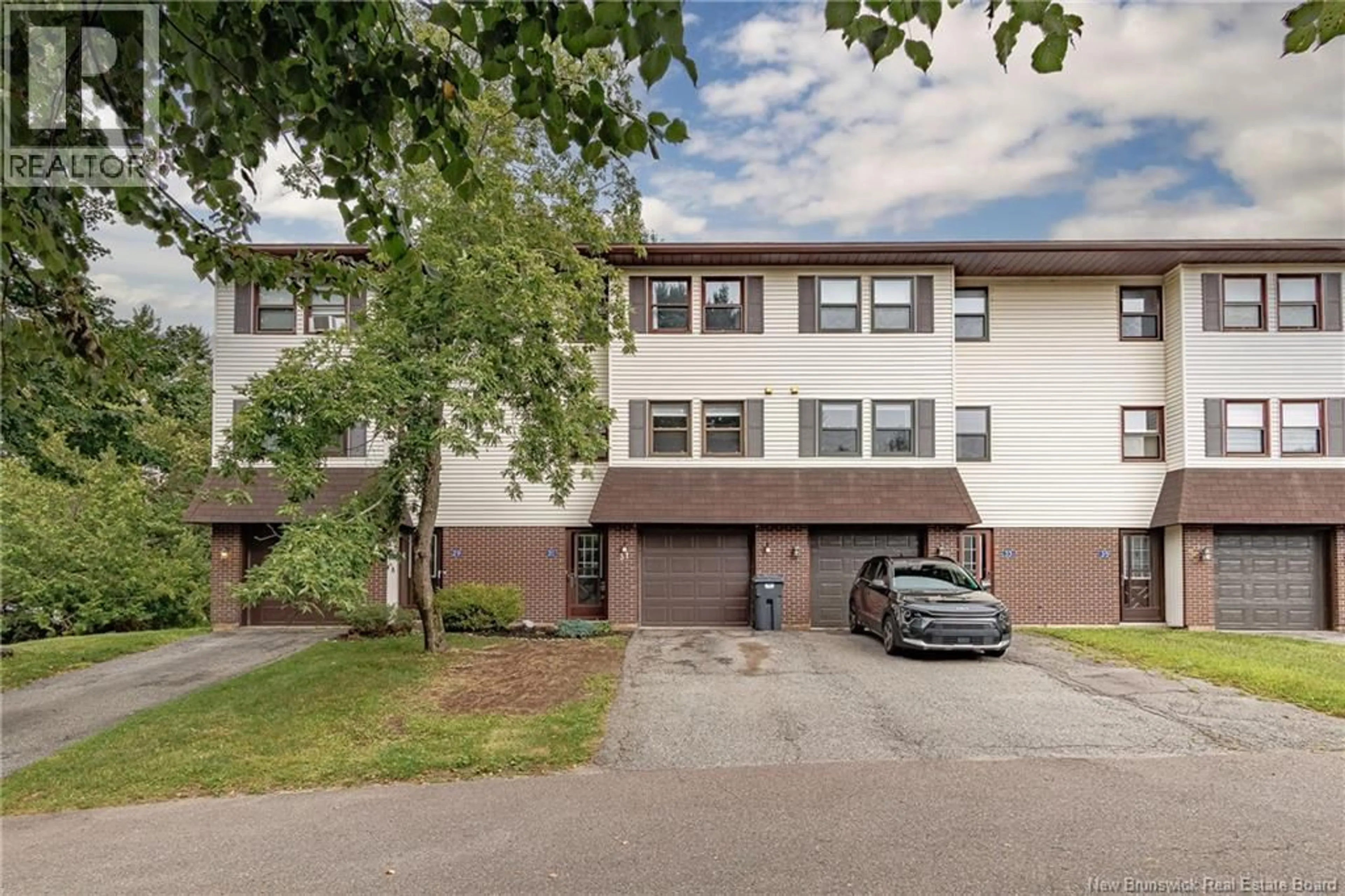 A pic from outside/outdoor area/front of a property/back of a property/a pic from drone, street for 31 SHADOWHILL COURT, Rothesay New Brunswick E2E3M4