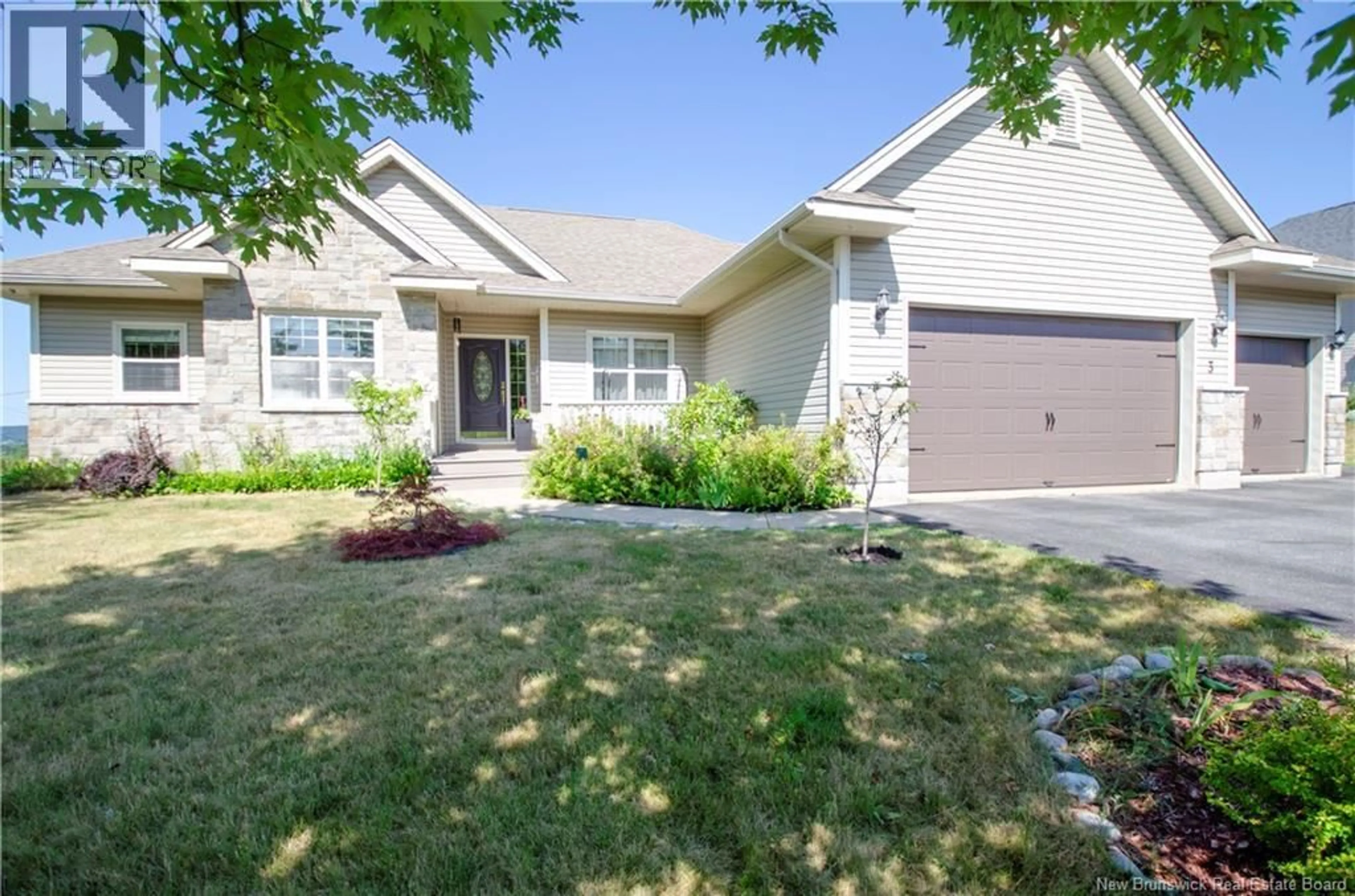 Home with vinyl exterior material, street for 3 PIONEER AVENUE, Quispamsis New Brunswick E2G0B1