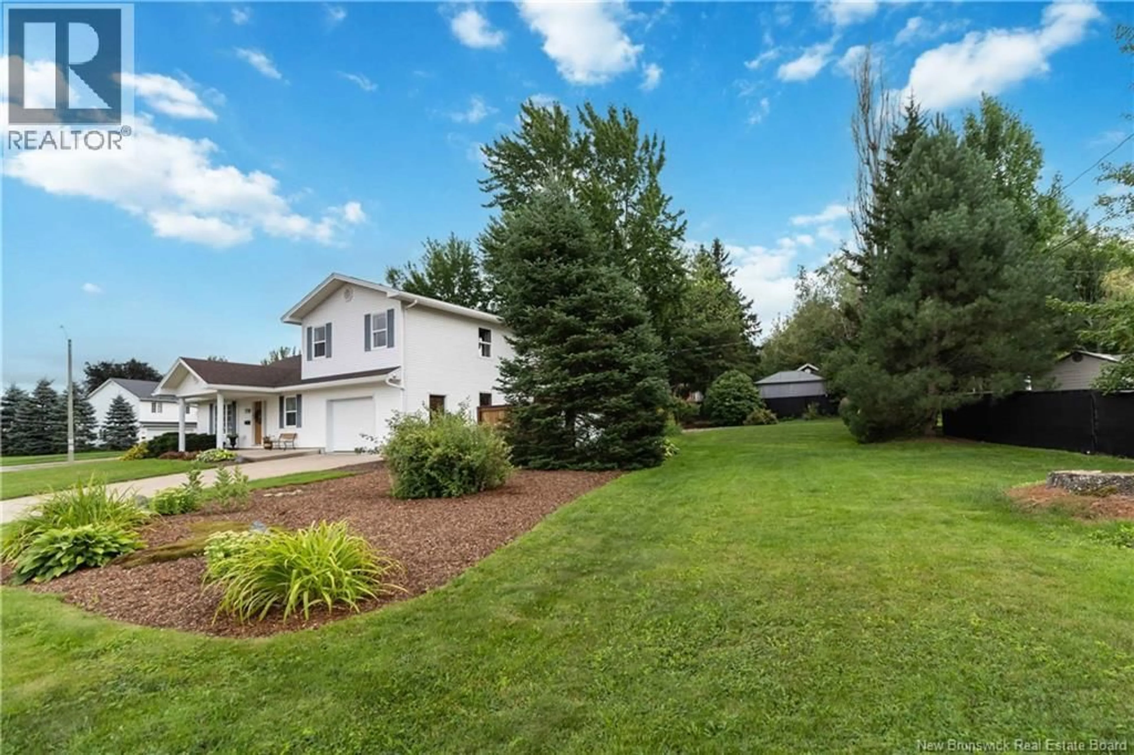 A pic from outside/outdoor area/front of a property/back of a property/a pic from drone, unknown for 770 FRAMPTON LANE, Moncton New Brunswick E1G4S9
