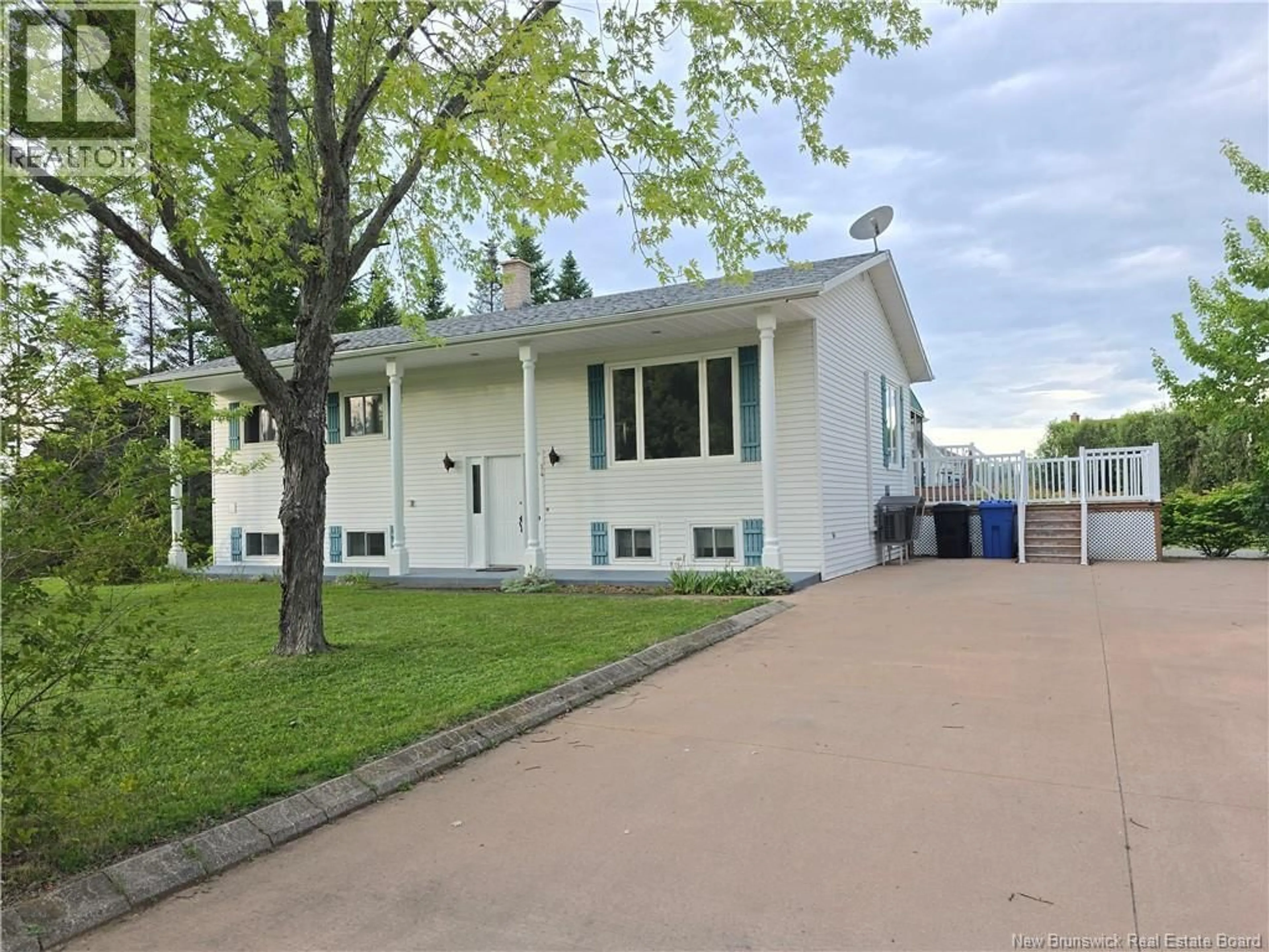 Home with vinyl exterior material, street for 14 CÔTE BLEU, Bathurst New Brunswick E2A3E8