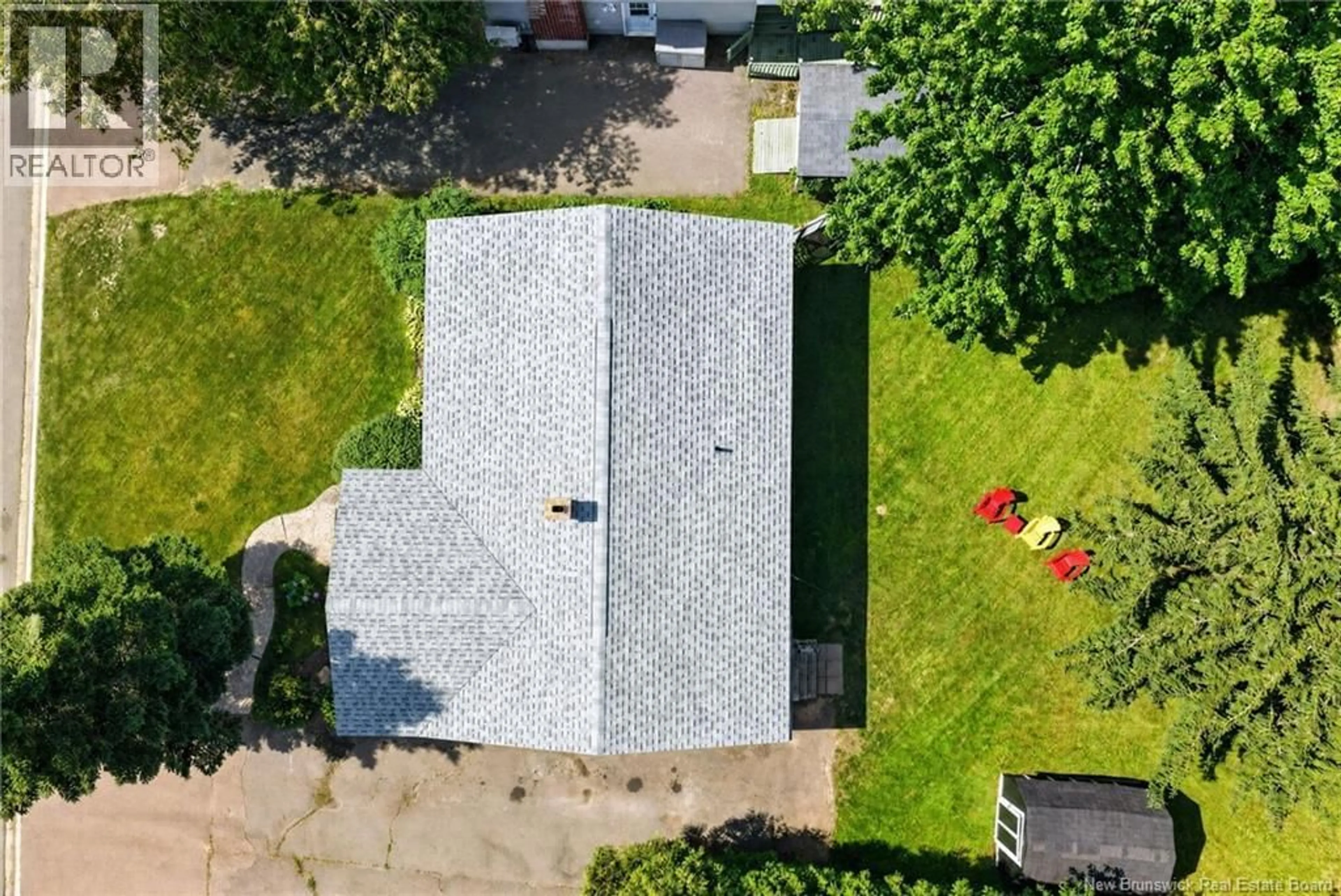 A pic from outside/outdoor area/front of a property/back of a property/a pic from drone, building for 55 LINDSAY STREET, Moncton New Brunswick E1B3A2