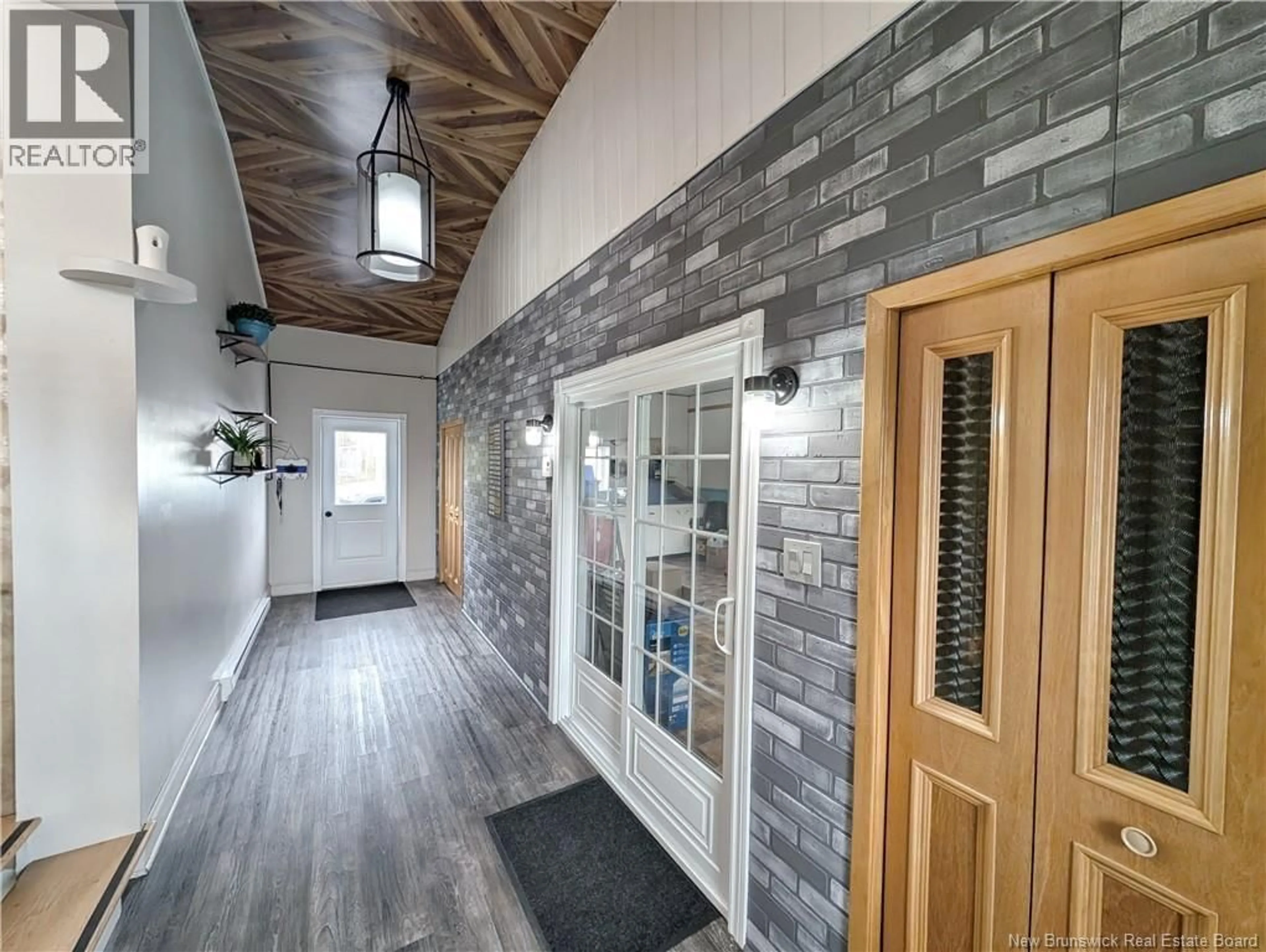 Indoor entryway for 92 DU PÊCHEUR N, Lamèque New Brunswick E8T1J6