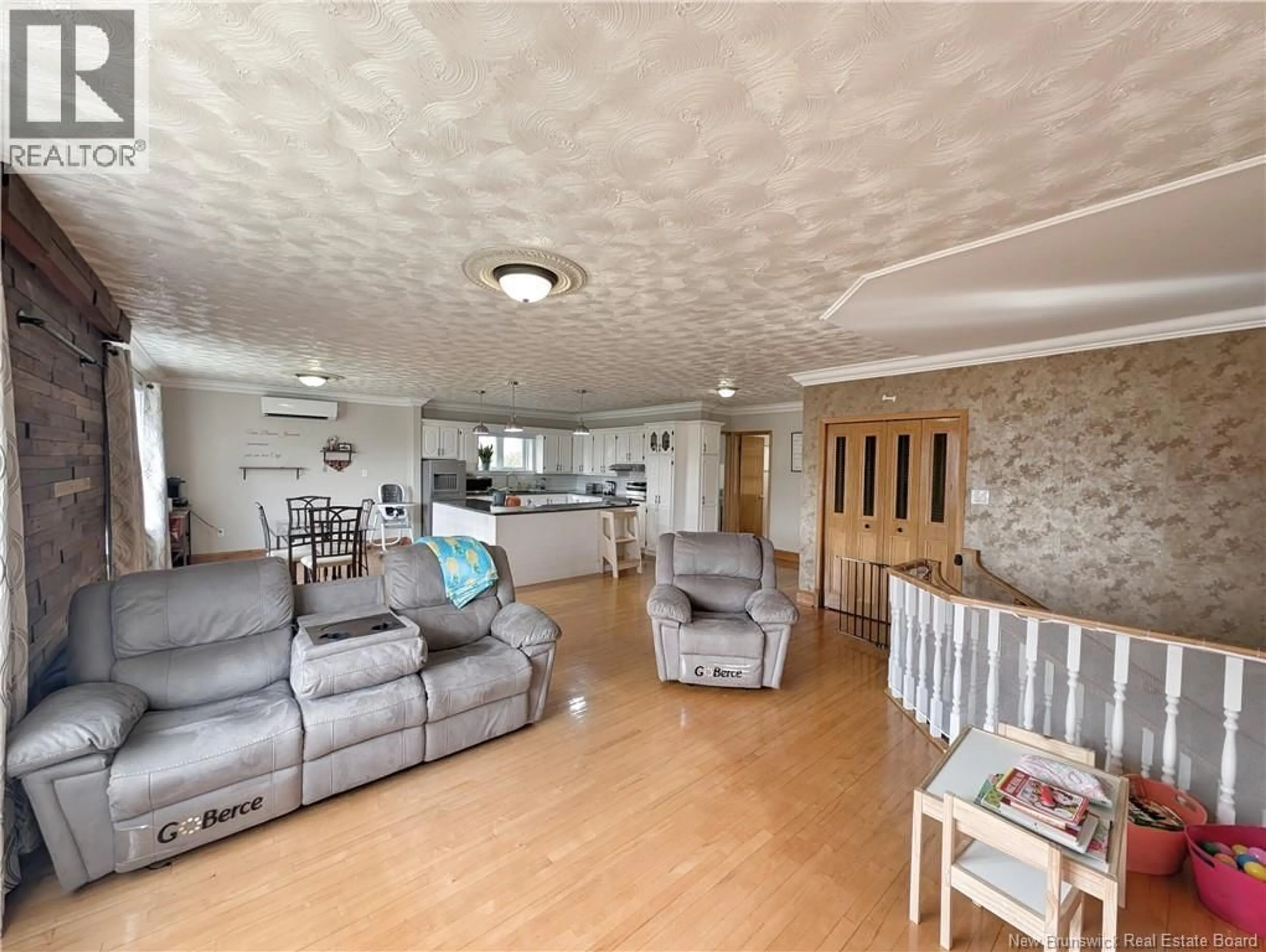 Living room with furniture, unknown for 92 DU PÊCHEUR N, Lamèque New Brunswick E8T1J6