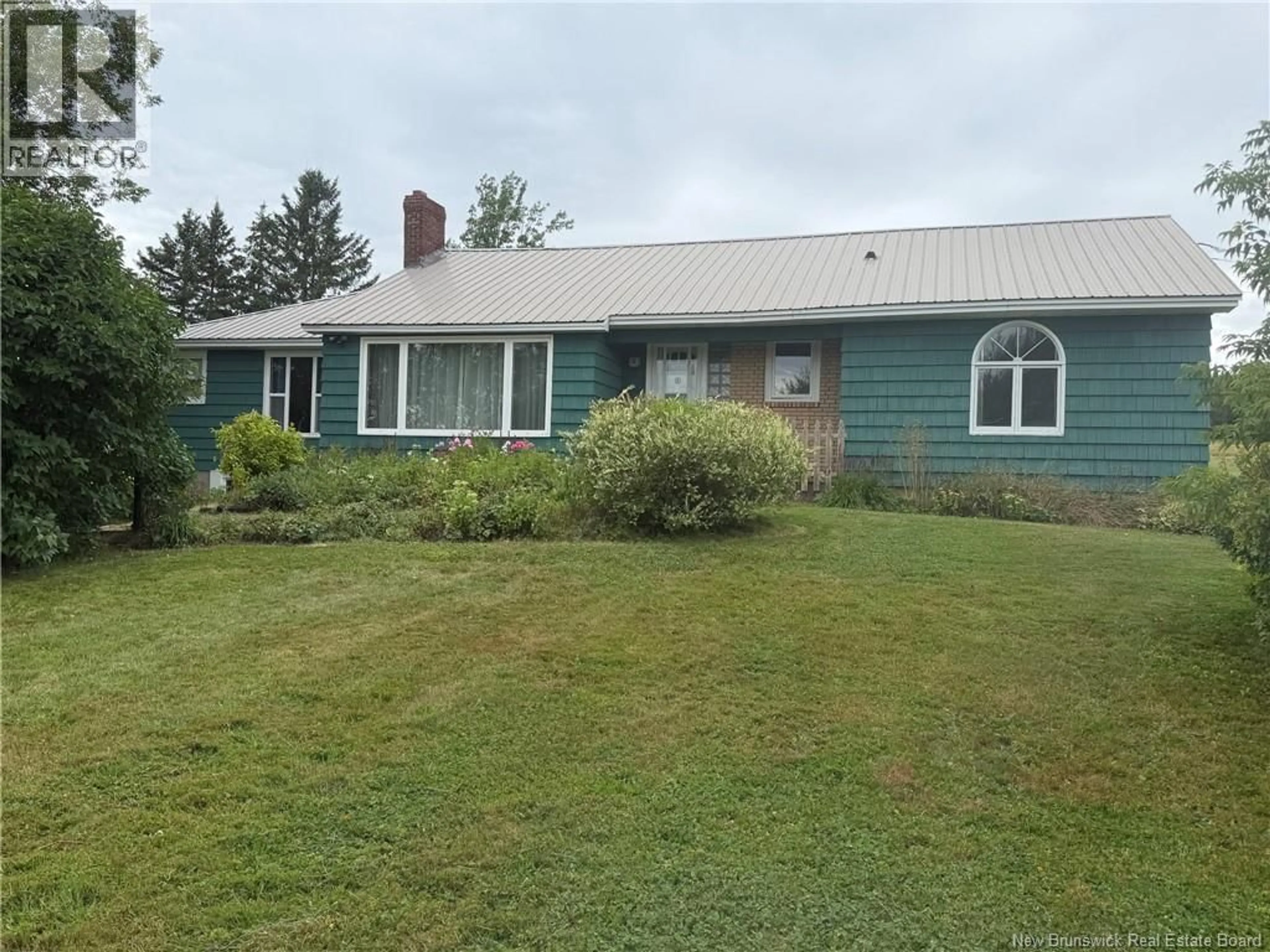 A pic from outside/outdoor area/front of a property/back of a property/a pic from drone, unknown for 4519 ROUTE 106, Petitcodiac New Brunswick E4Z6E9