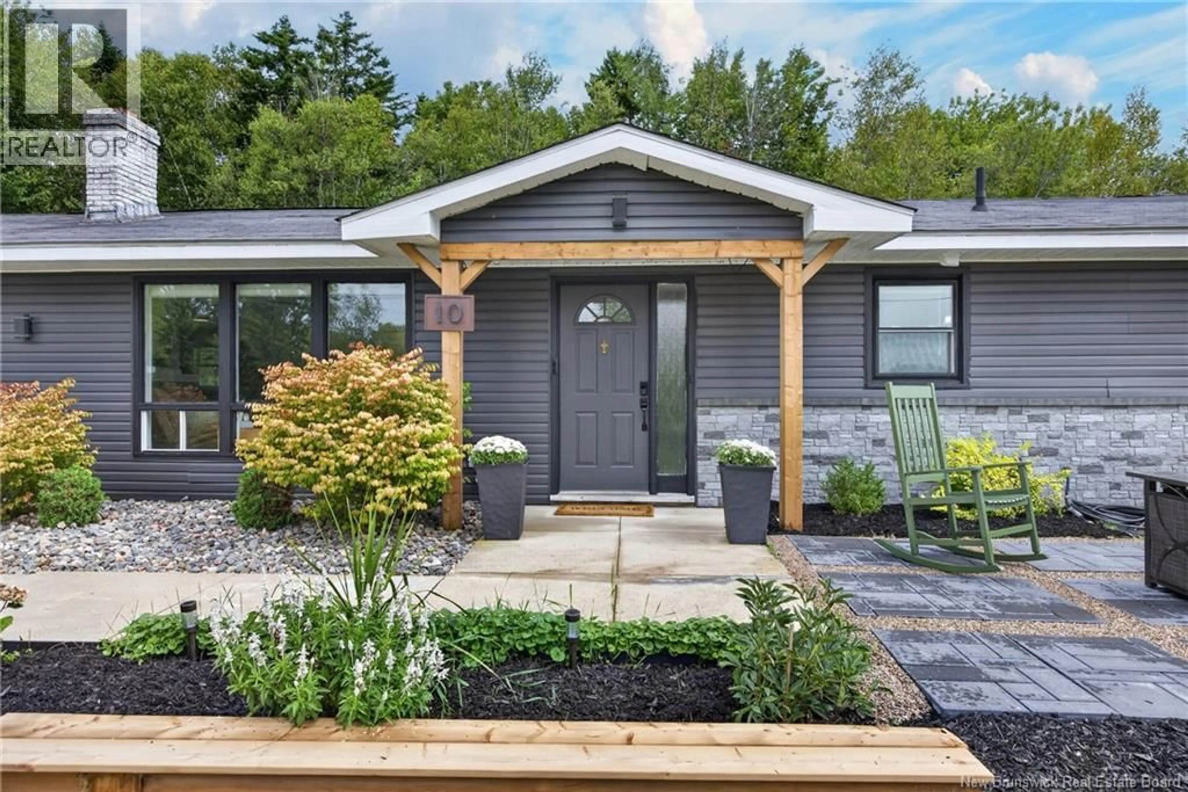 Home with vinyl exterior material, street for 10 SOMMERSET LANE, Douglas New Brunswick E6G8B1