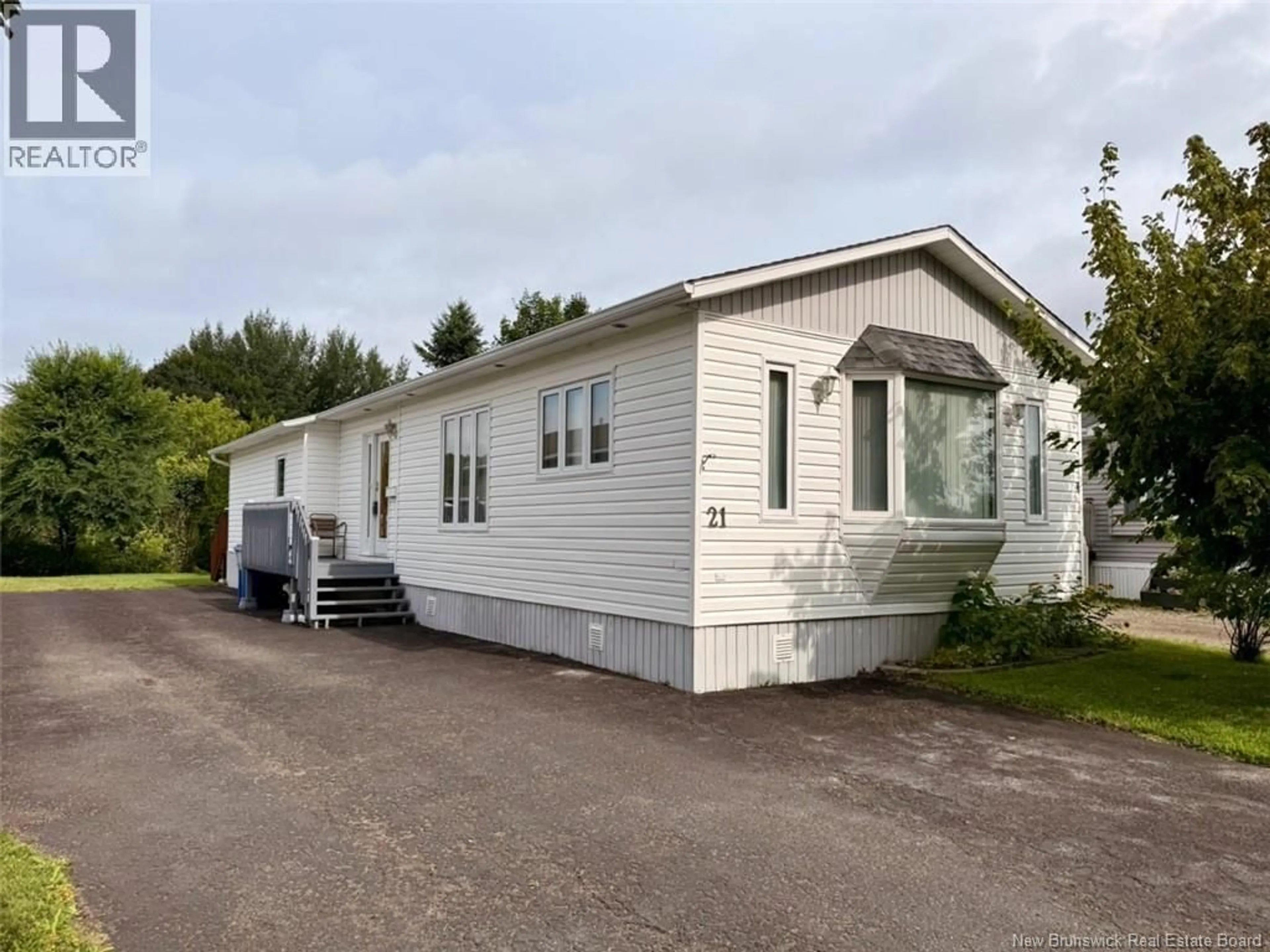 Home with vinyl exterior material, building for 21 MOUNTAIN VIEW PLACE, Campbellton New Brunswick E3N3K8