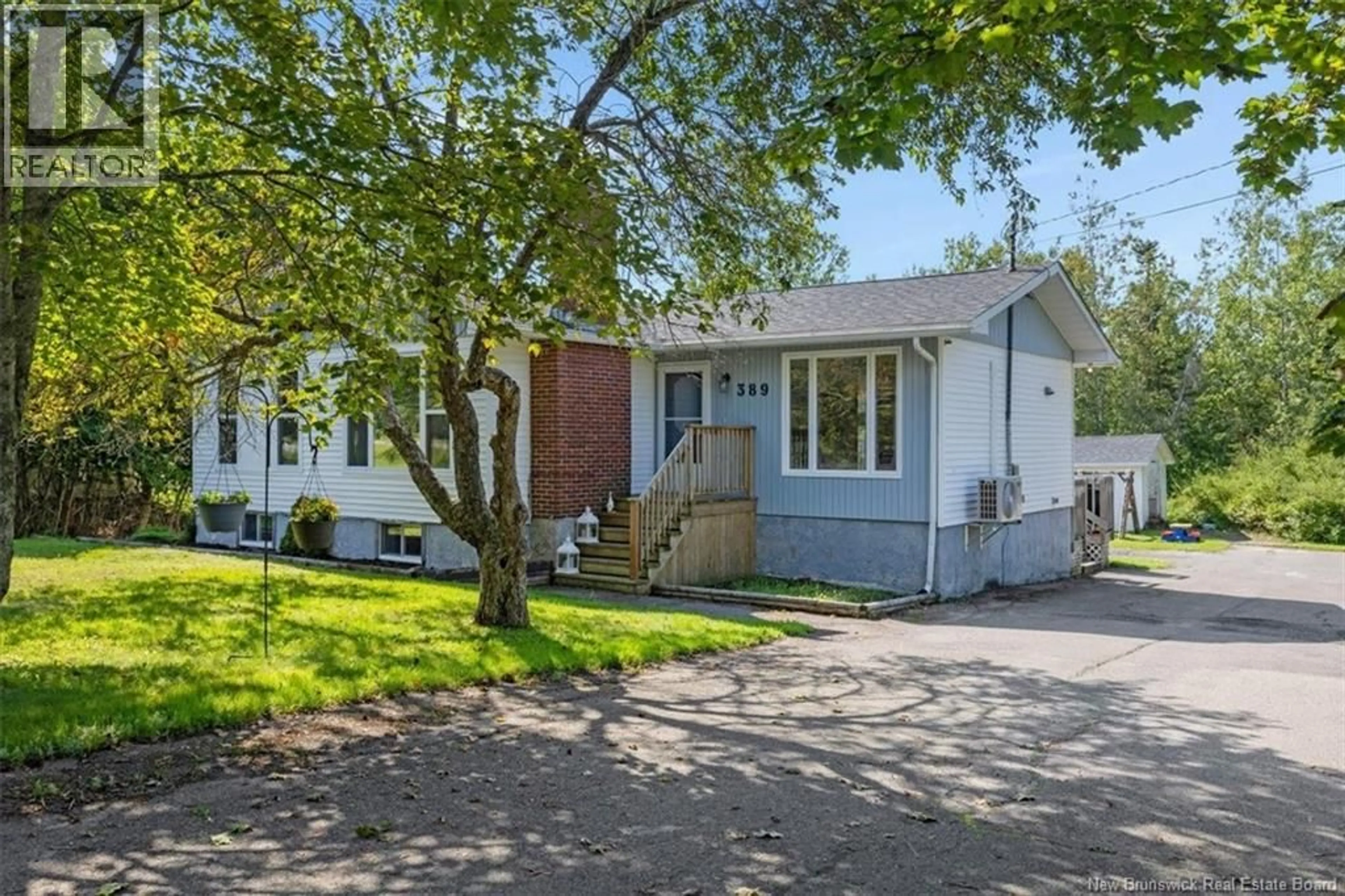 Home with vinyl exterior material, street for 389 HAMPTON ROAD, Quispamsis New Brunswick E2E4V6