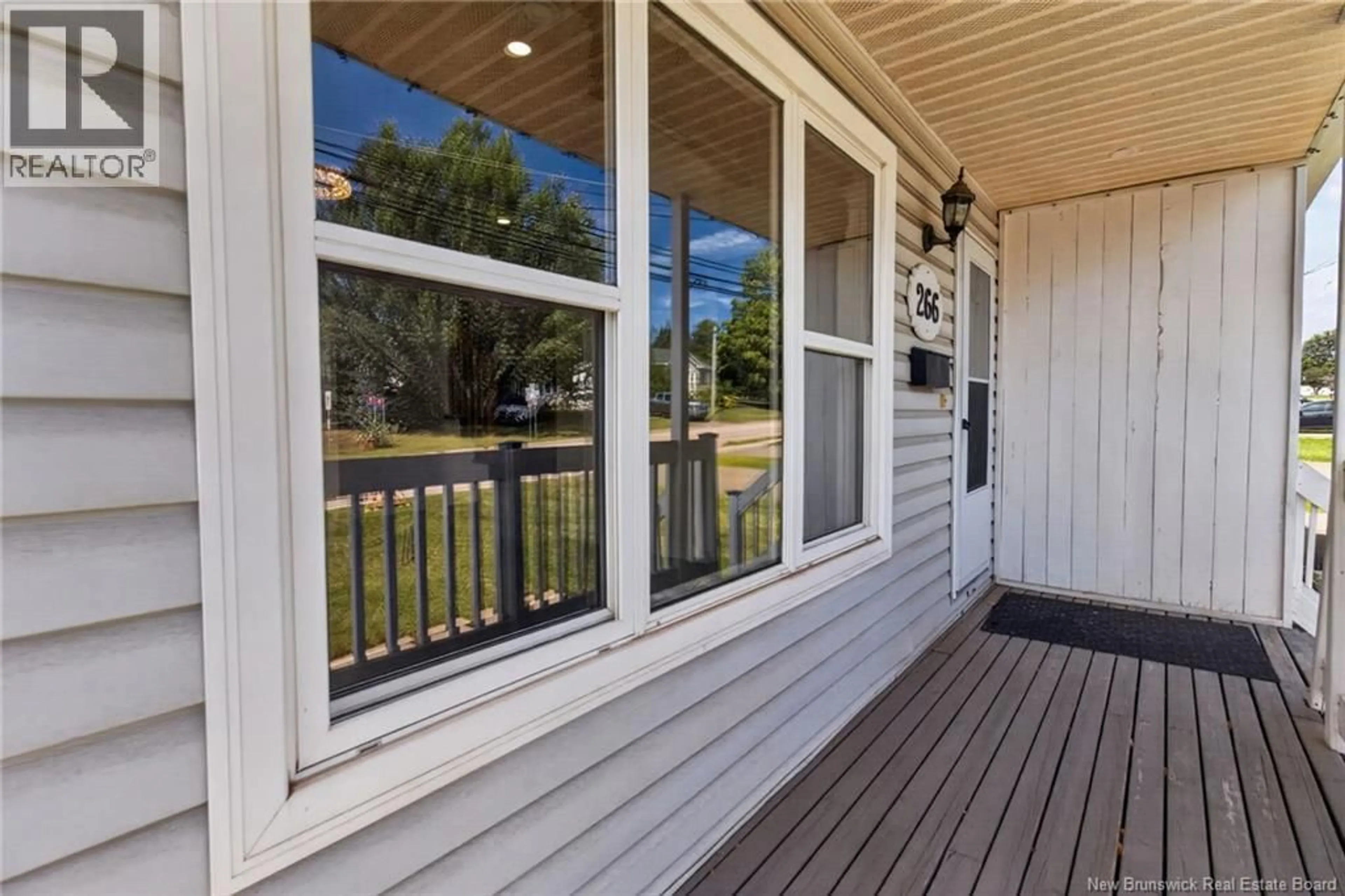 Home with vinyl exterior material, unknown for 266 POMMIERS STREET, Dieppe New Brunswick E1A2C2
