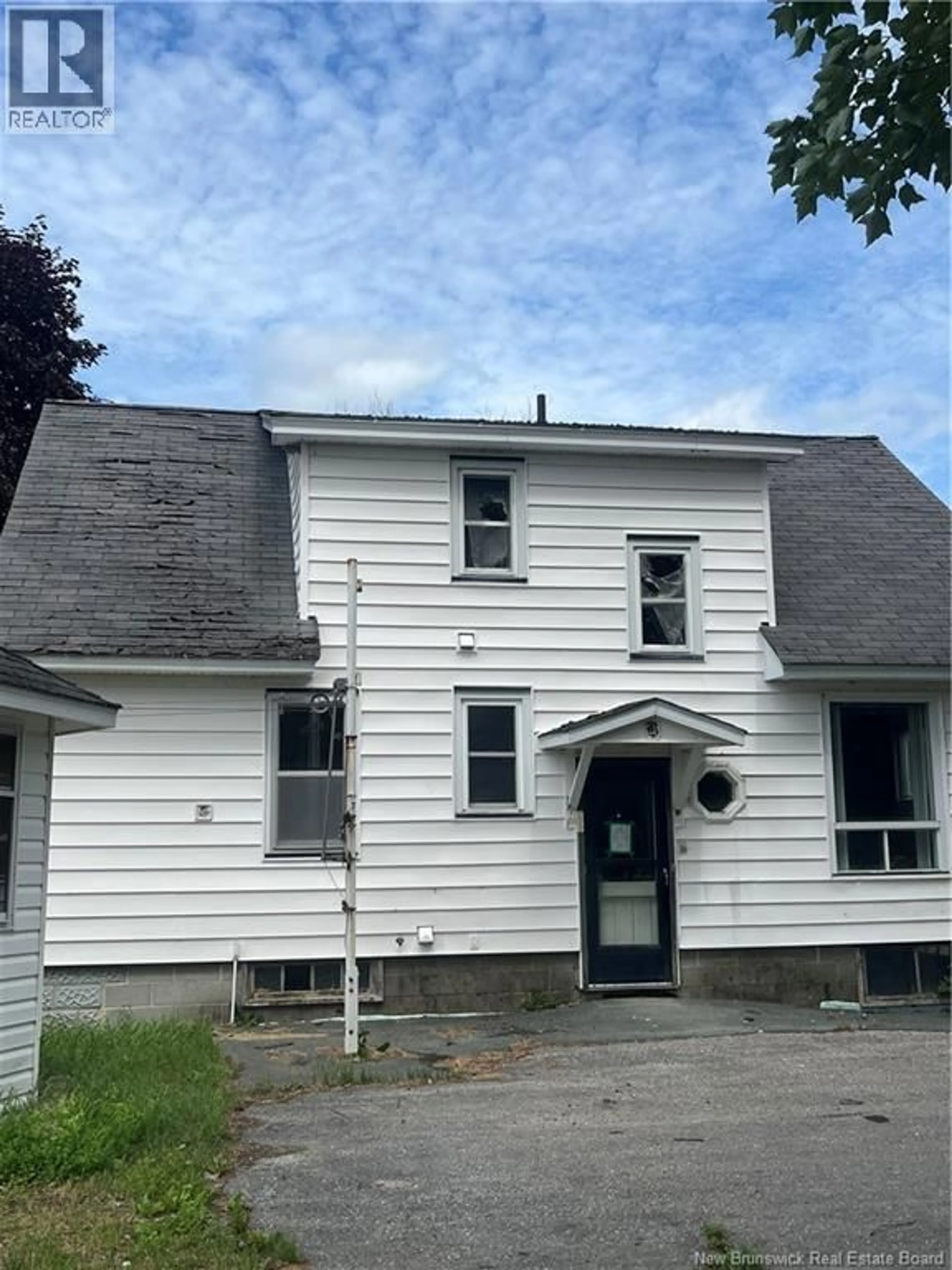 Home with vinyl exterior material, building for 6 BARRIEAU STREET, Miramichi New Brunswick E1N4V3