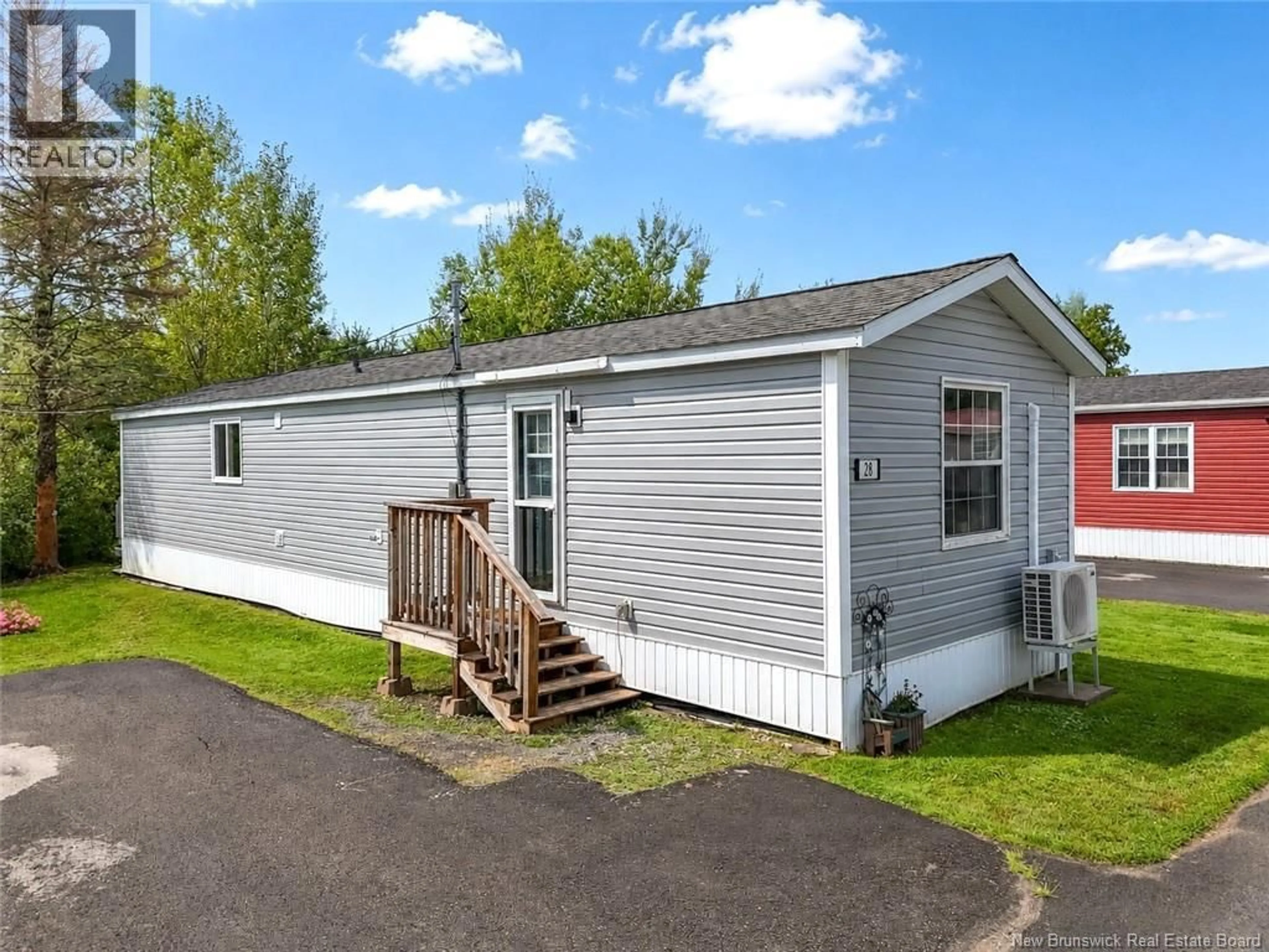 Home with vinyl exterior material, street for 28 DOUGLAS CRESCENT, New Maryland New Brunswick E3C1Y8