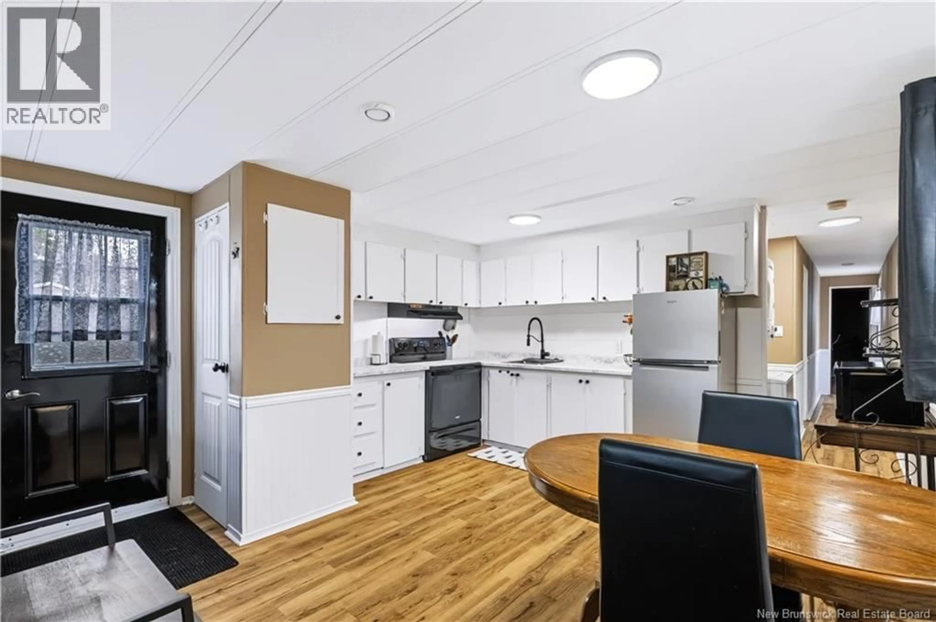 Standard kitchen, wood/laminate floor for 28 DOUGLAS CRESCENT, New Maryland New Brunswick E3C1Y8