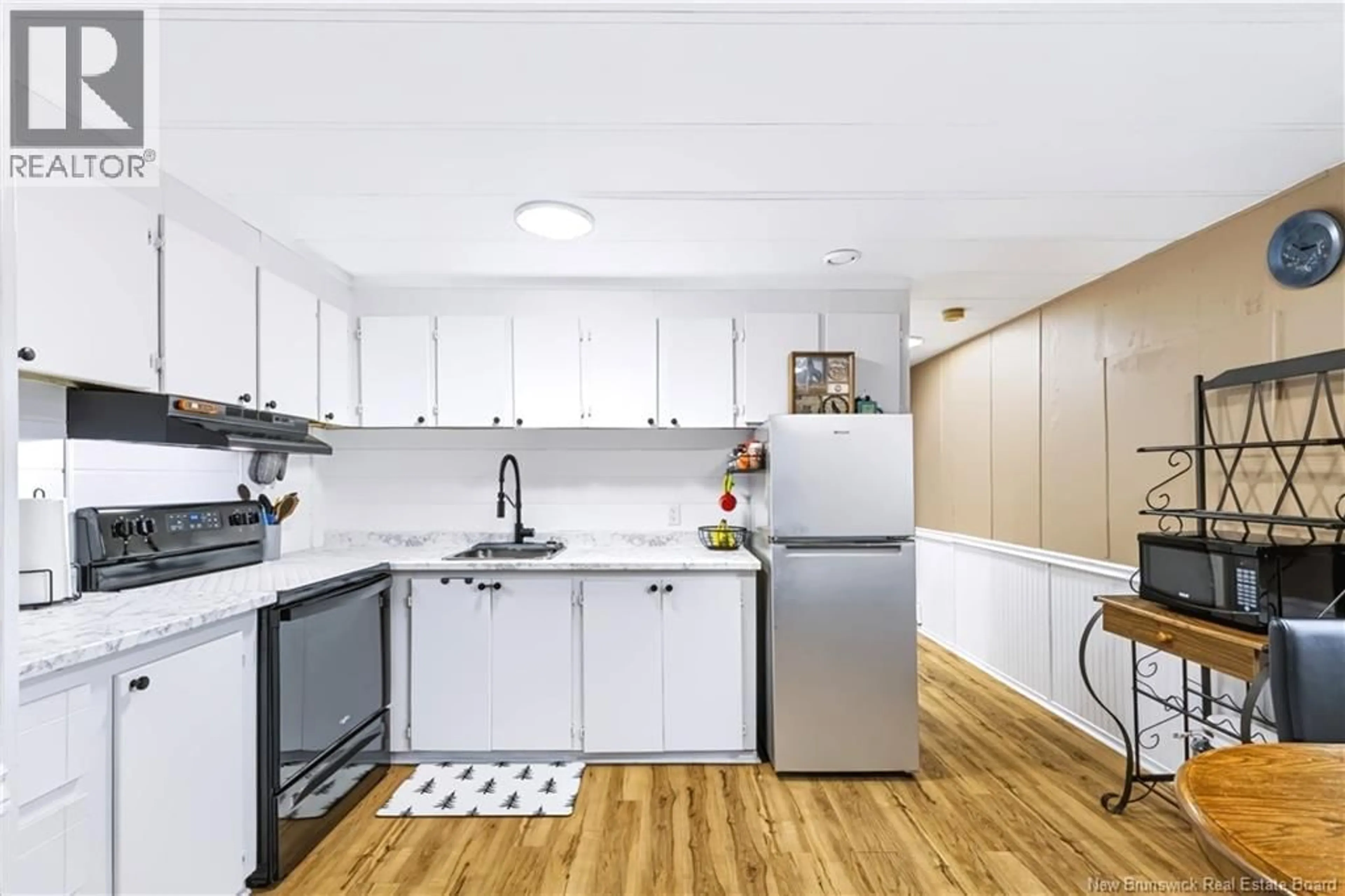 Standard kitchen, unknown for 28 DOUGLAS CRESCENT, New Maryland New Brunswick E3C1Y8