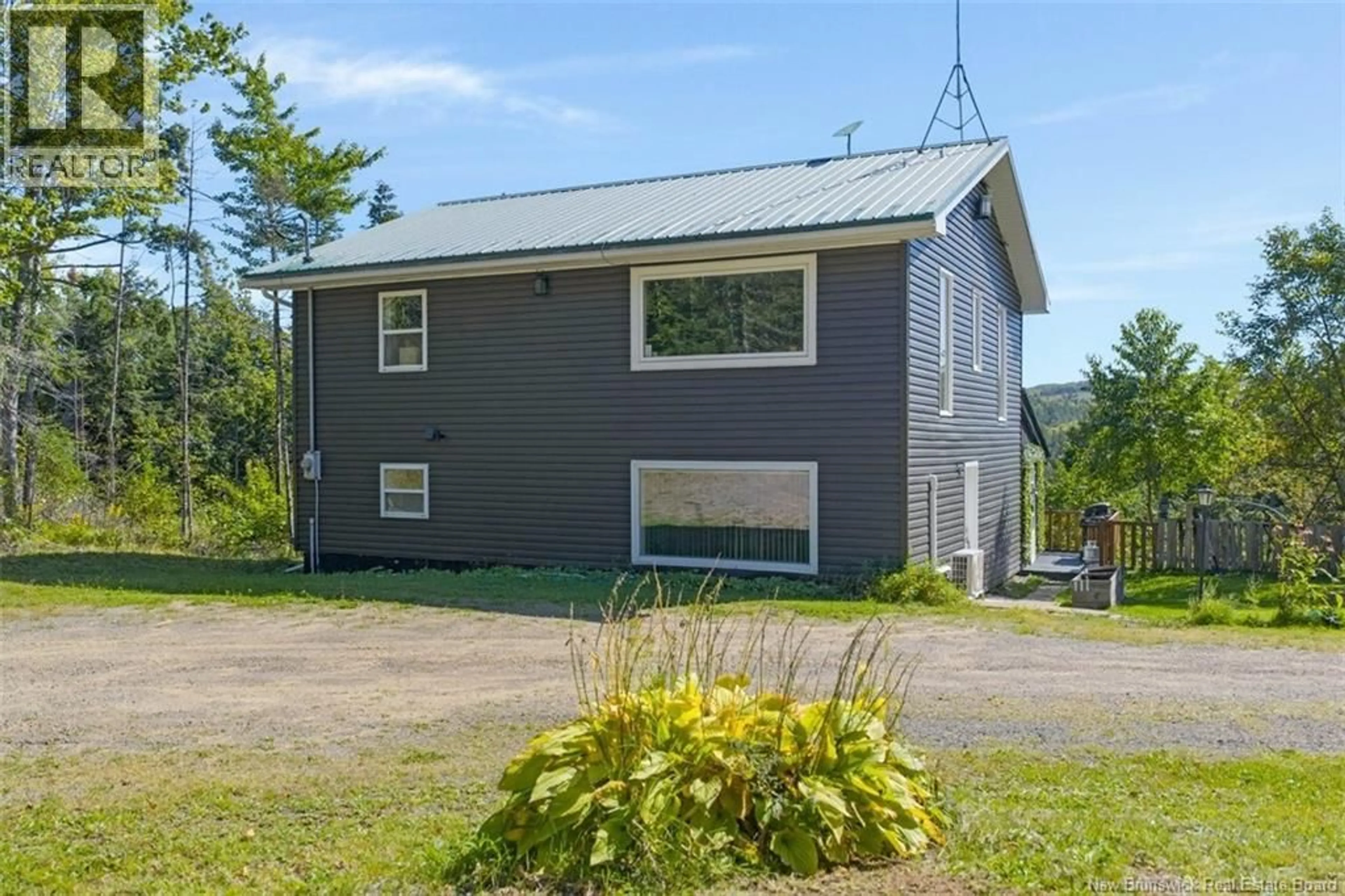 A pic from outside/outdoor area/front of a property/back of a property/a pic from drone, building for 25 W WILSON ROAD, Parkindale New Brunswick E4J1P4