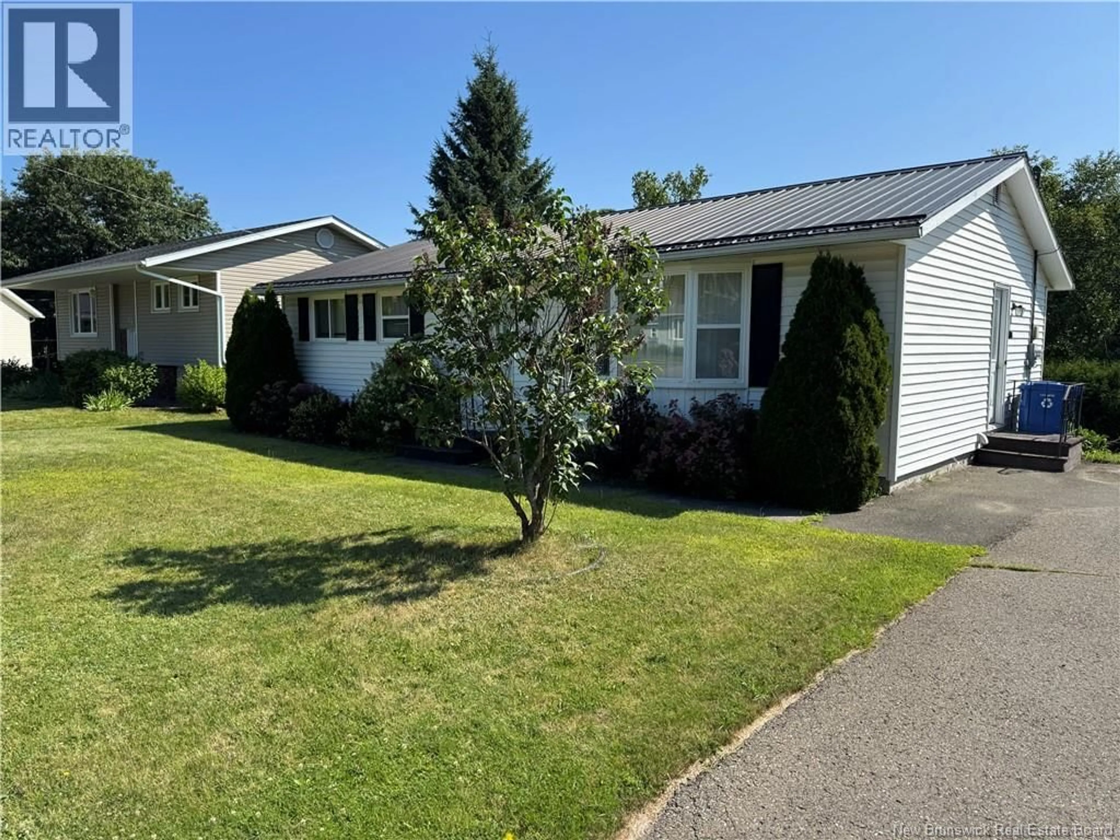 Home with vinyl exterior material, street for 104 MANOR COURT, Woodstock New Brunswick E7M2H2