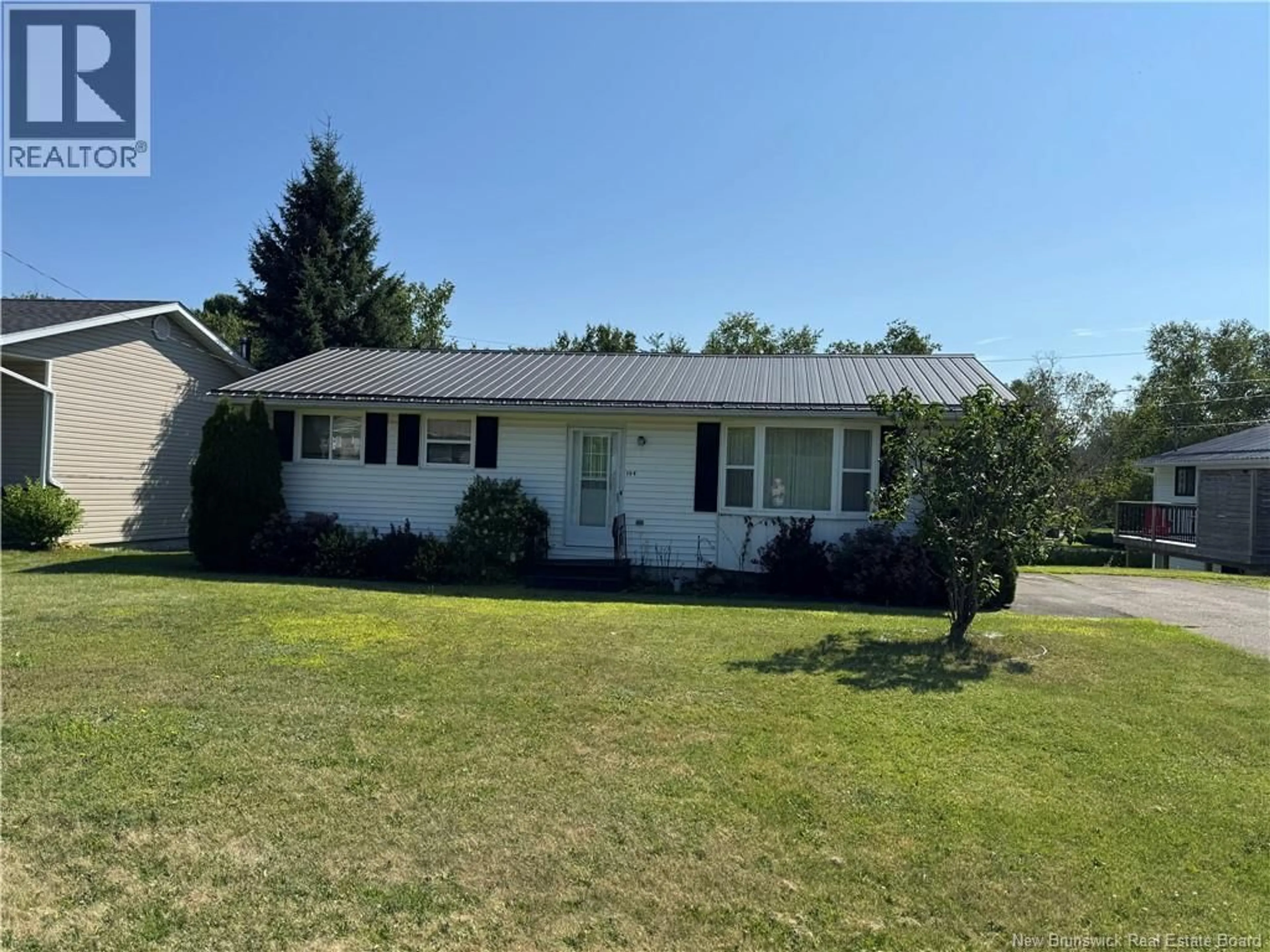 Home with vinyl exterior material, street for 104 MANOR COURT, Woodstock New Brunswick E7M2H2