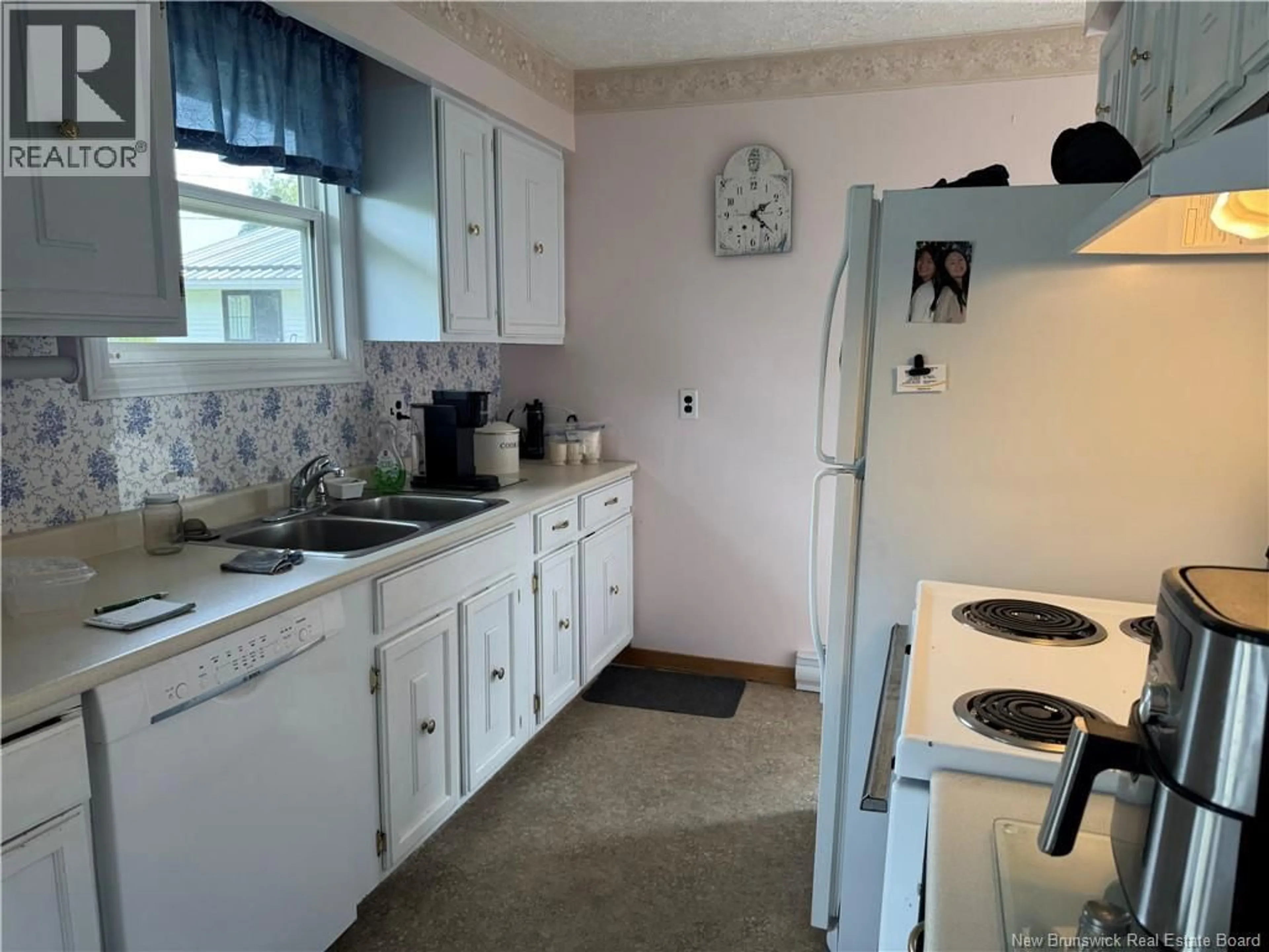 Standard kitchen, unknown for 104 MANOR COURT, Woodstock New Brunswick E7M2H2