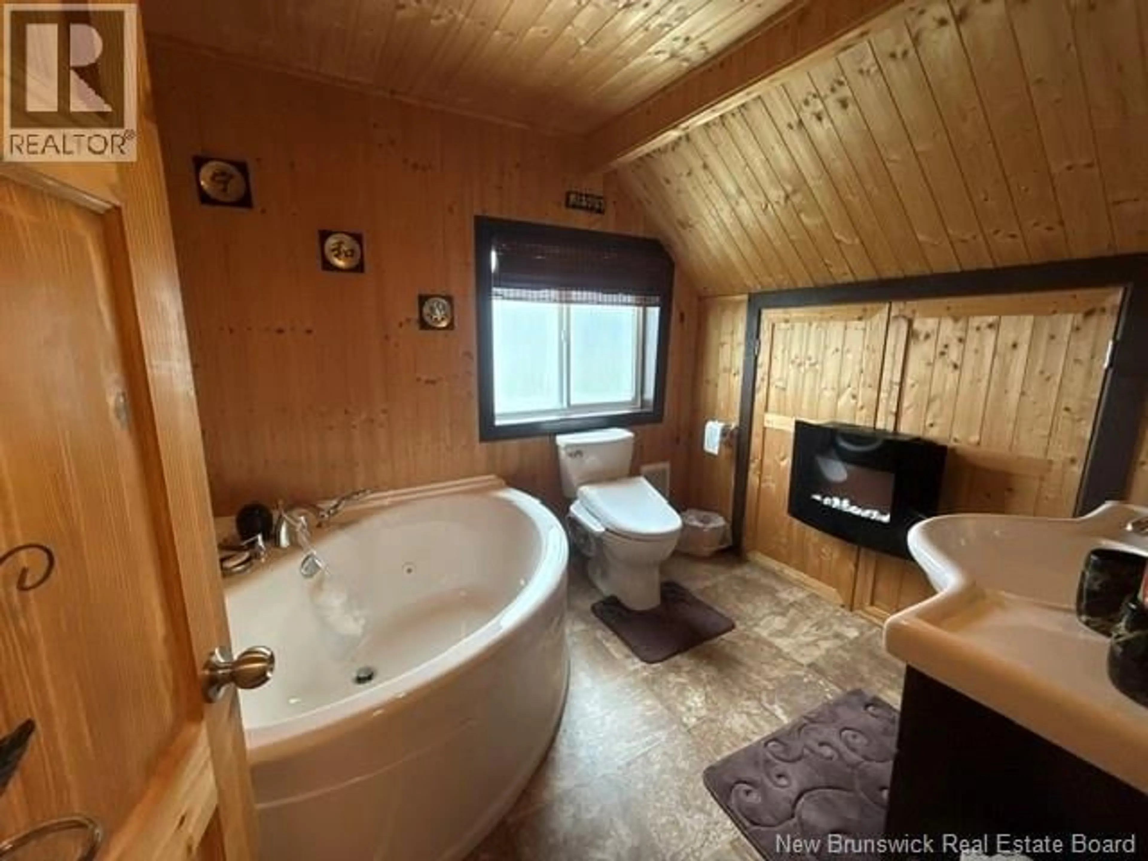 Standard bathroom, unknown for 87 VANIER STREET, Campbellton New Brunswick E3N1T8