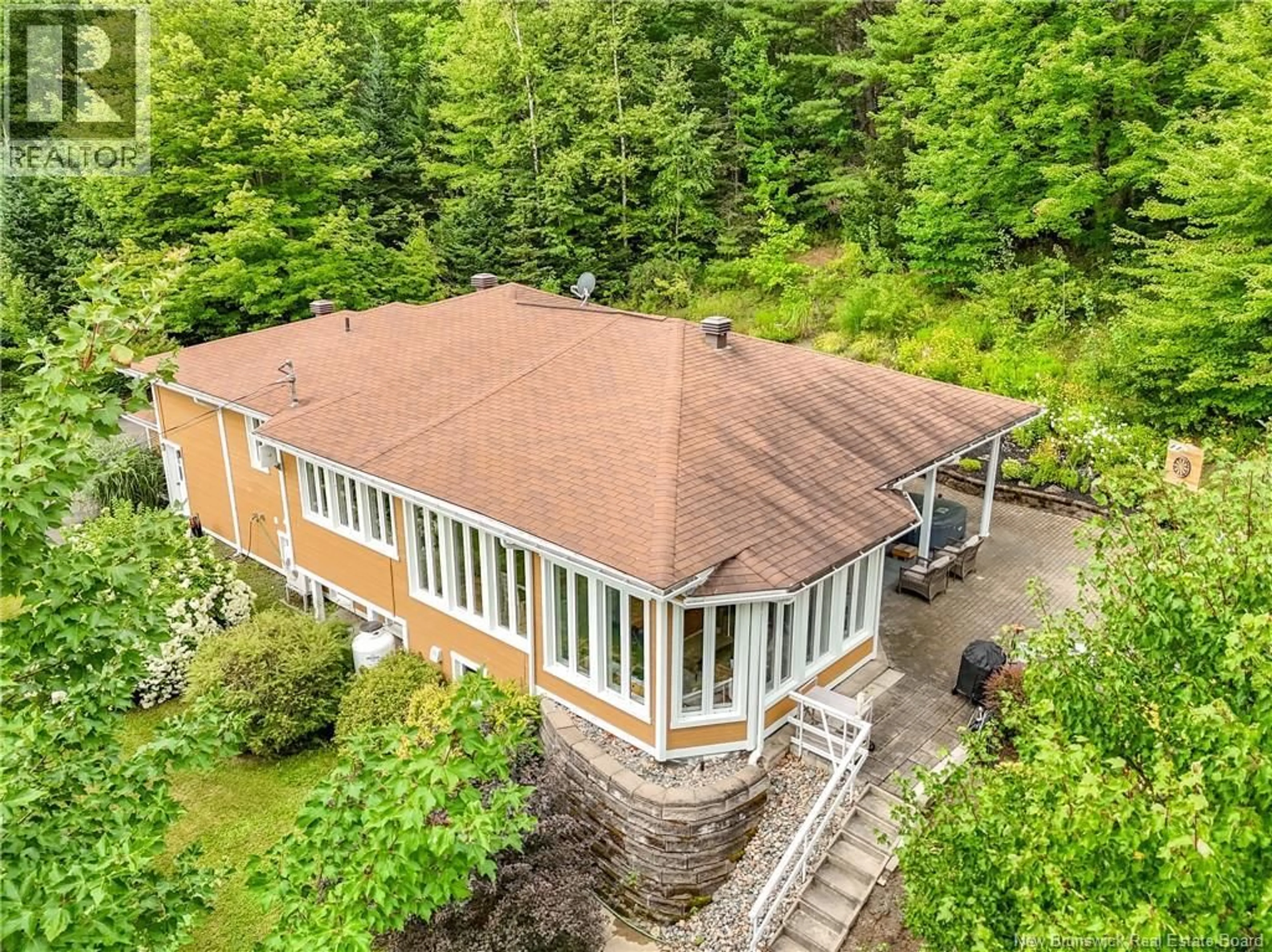A pic from outside/outdoor area/front of a property/back of a property/a pic from drone, unknown for 5 THORNE DRIVE, Upper Kingsclear New Brunswick E3E1P6