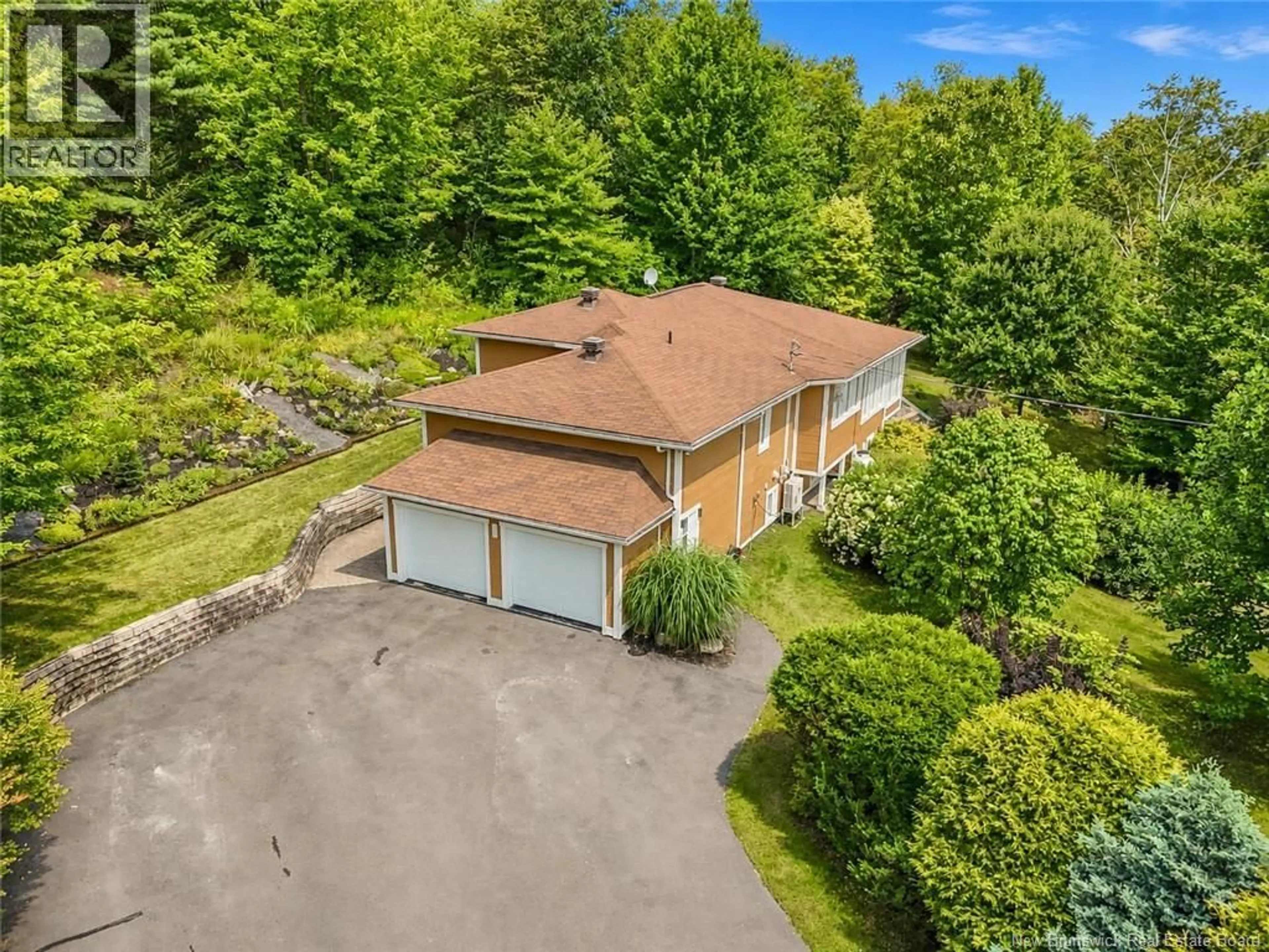 A pic from outside/outdoor area/front of a property/back of a property/a pic from drone, unknown for 5 THORNE DRIVE, Upper Kingsclear New Brunswick E3E1P6