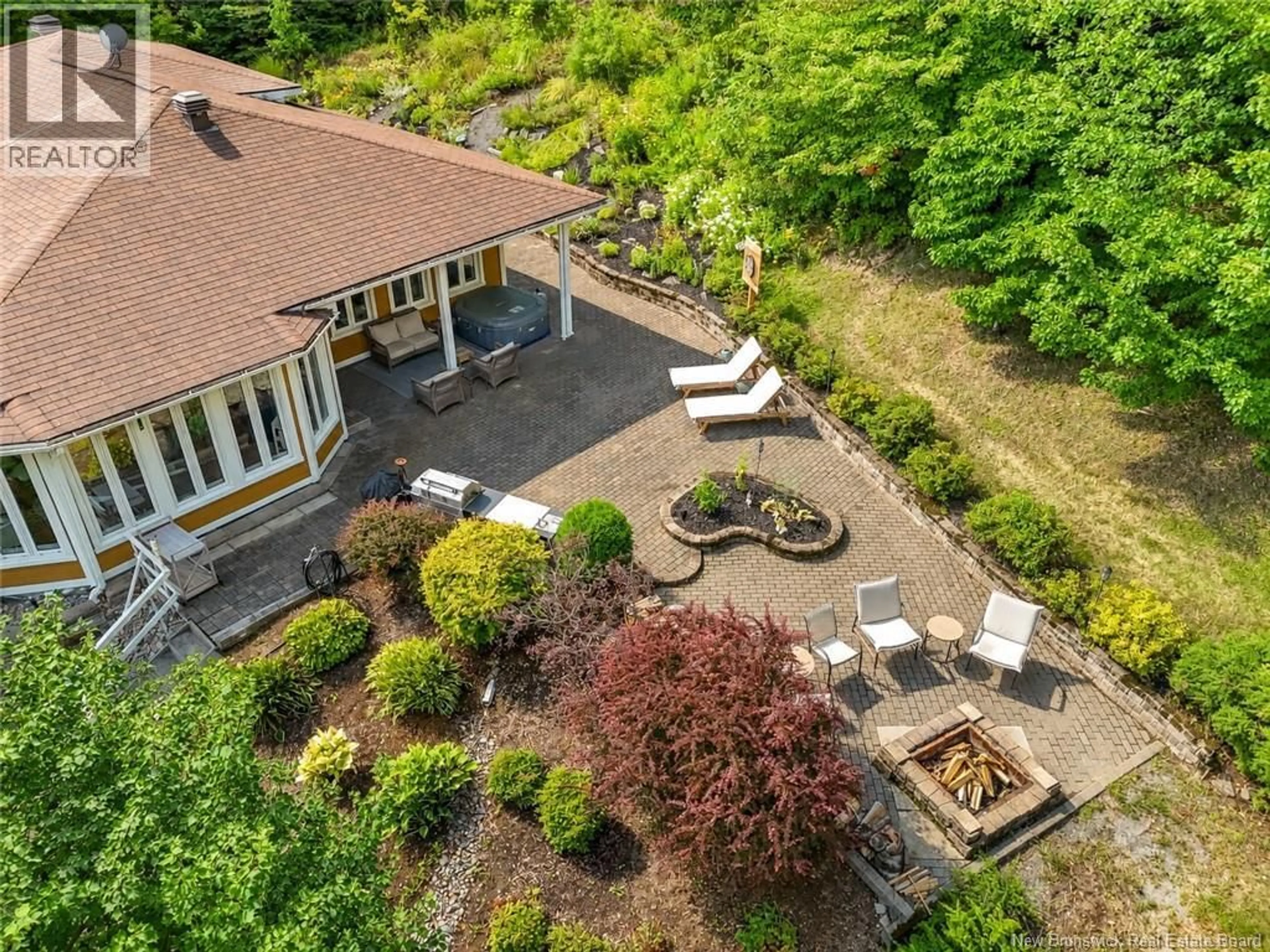 A pic from outside/outdoor area/front of a property/back of a property/a pic from drone, water/lake/river/ocean view for 5 THORNE DRIVE, Upper Kingsclear New Brunswick E3E1P6