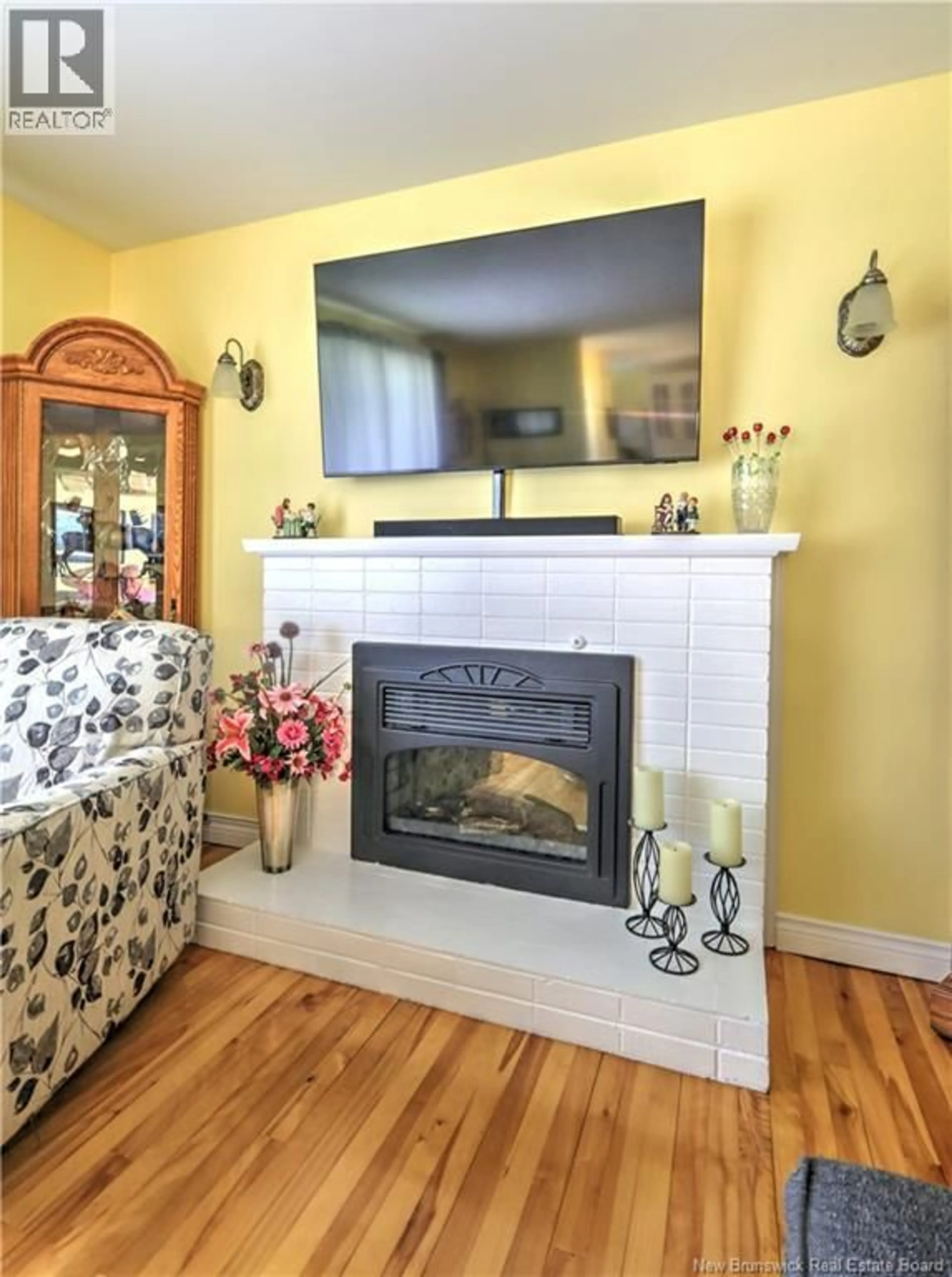 Living room with furniture, unknown for 335 MACDONALD AVENUE, Oromocto New Brunswick E2V1A8